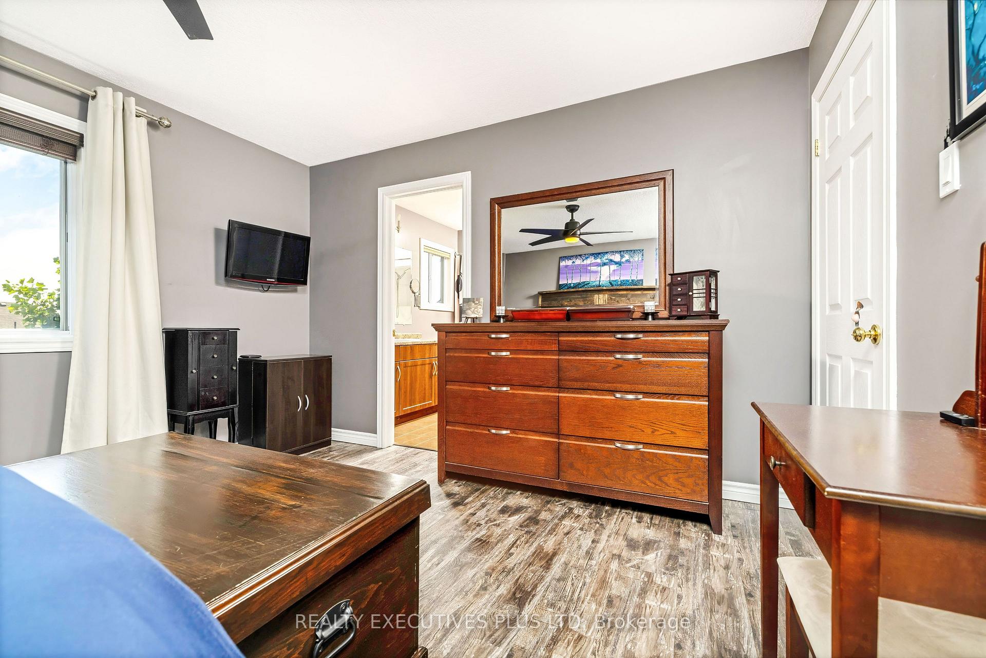 Photo 17 of 56 Dinnick Crescent, Orangeville — HOMEH