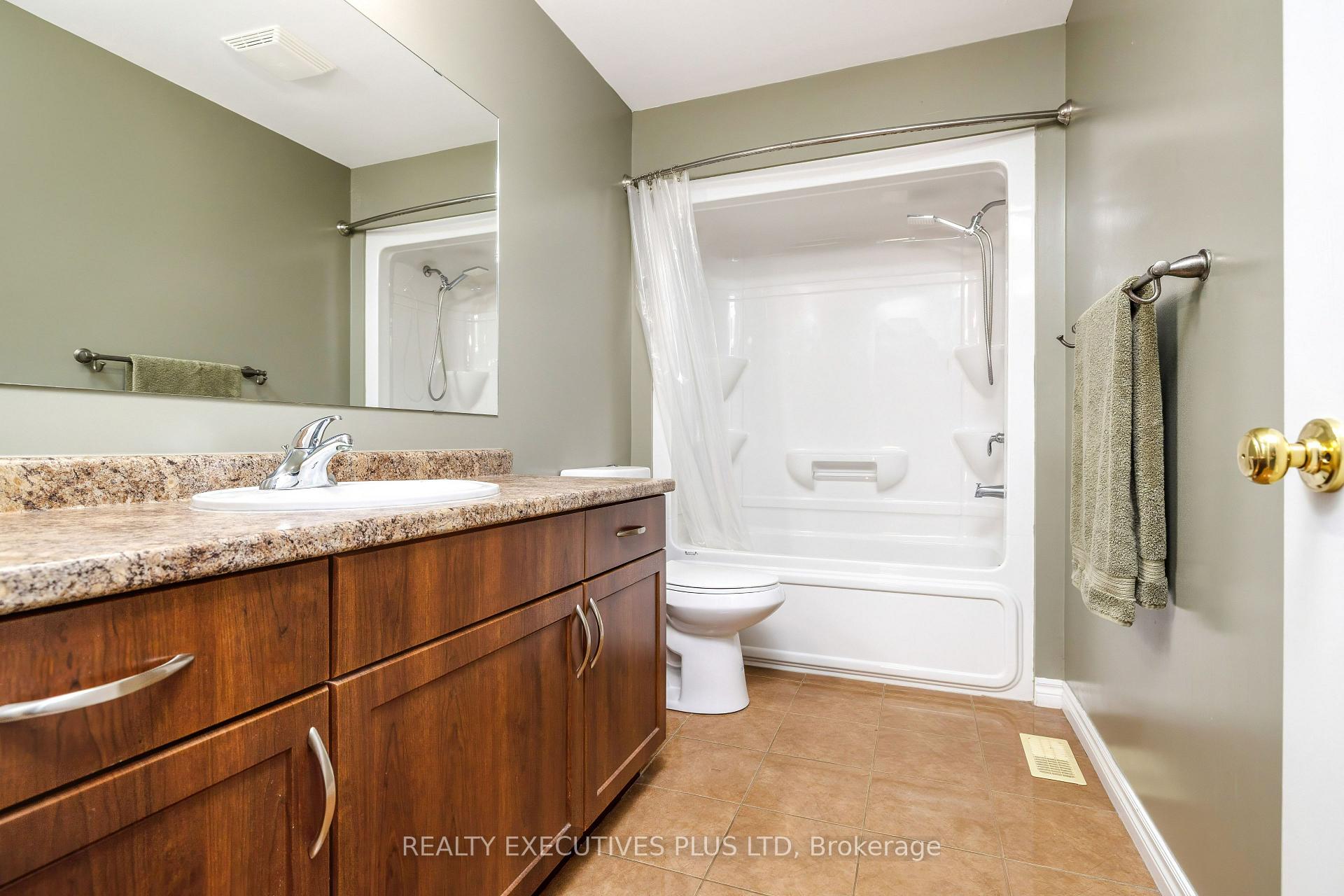 Photo 21 of 56 Dinnick Crescent, Orangeville — HOMEH