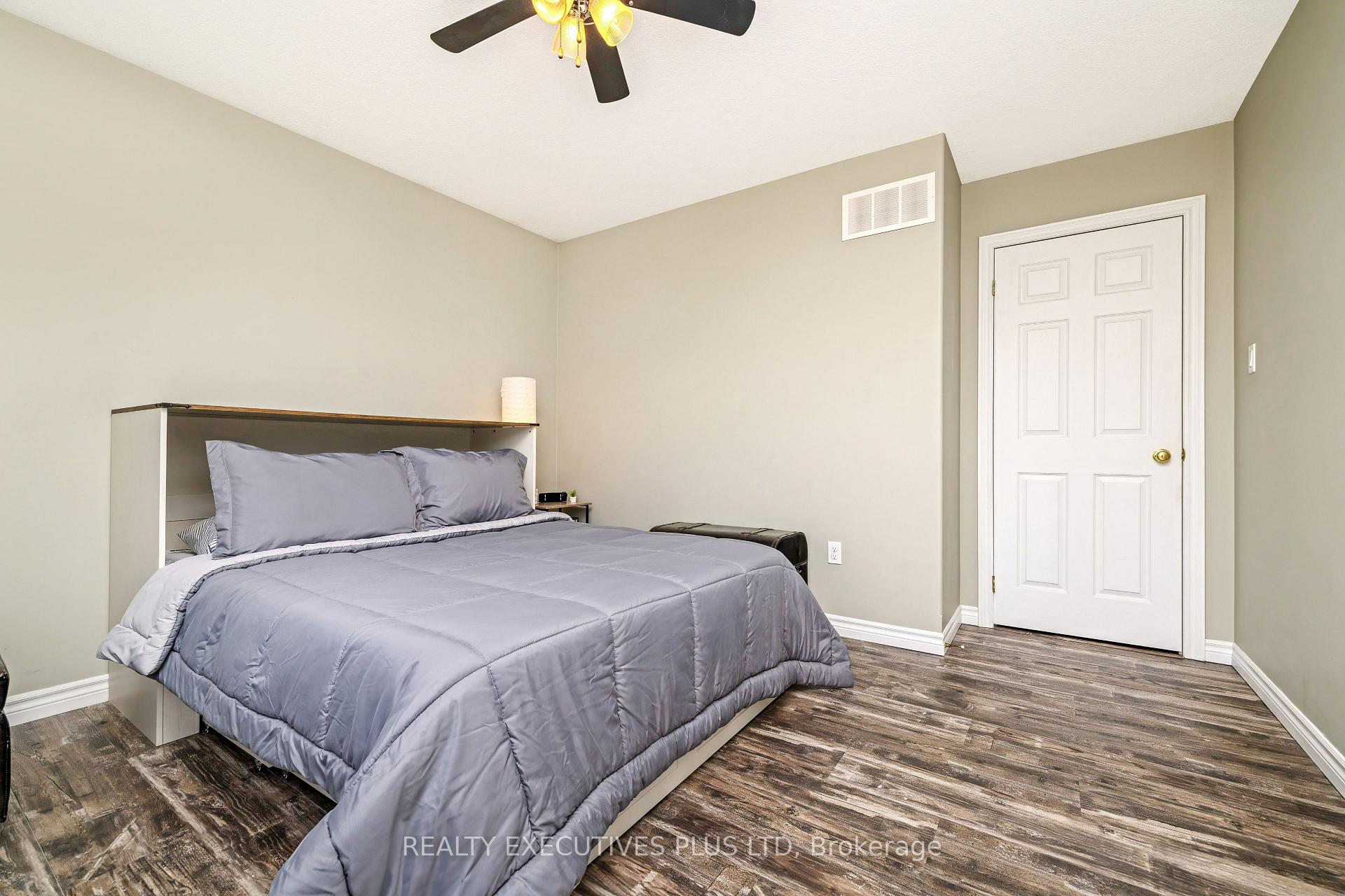 Photo 23 of 56 Dinnick Crescent, Orangeville — HOMEH