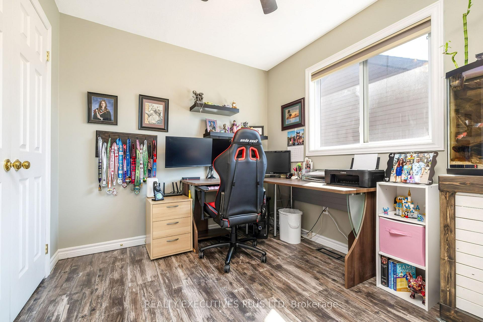 Photo 24 of 56 Dinnick Crescent, Orangeville — HOMEH