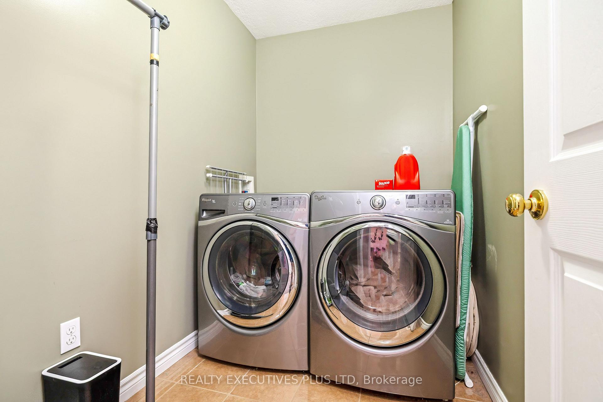 Photo 25 of 56 Dinnick Crescent, Orangeville — HOMEH