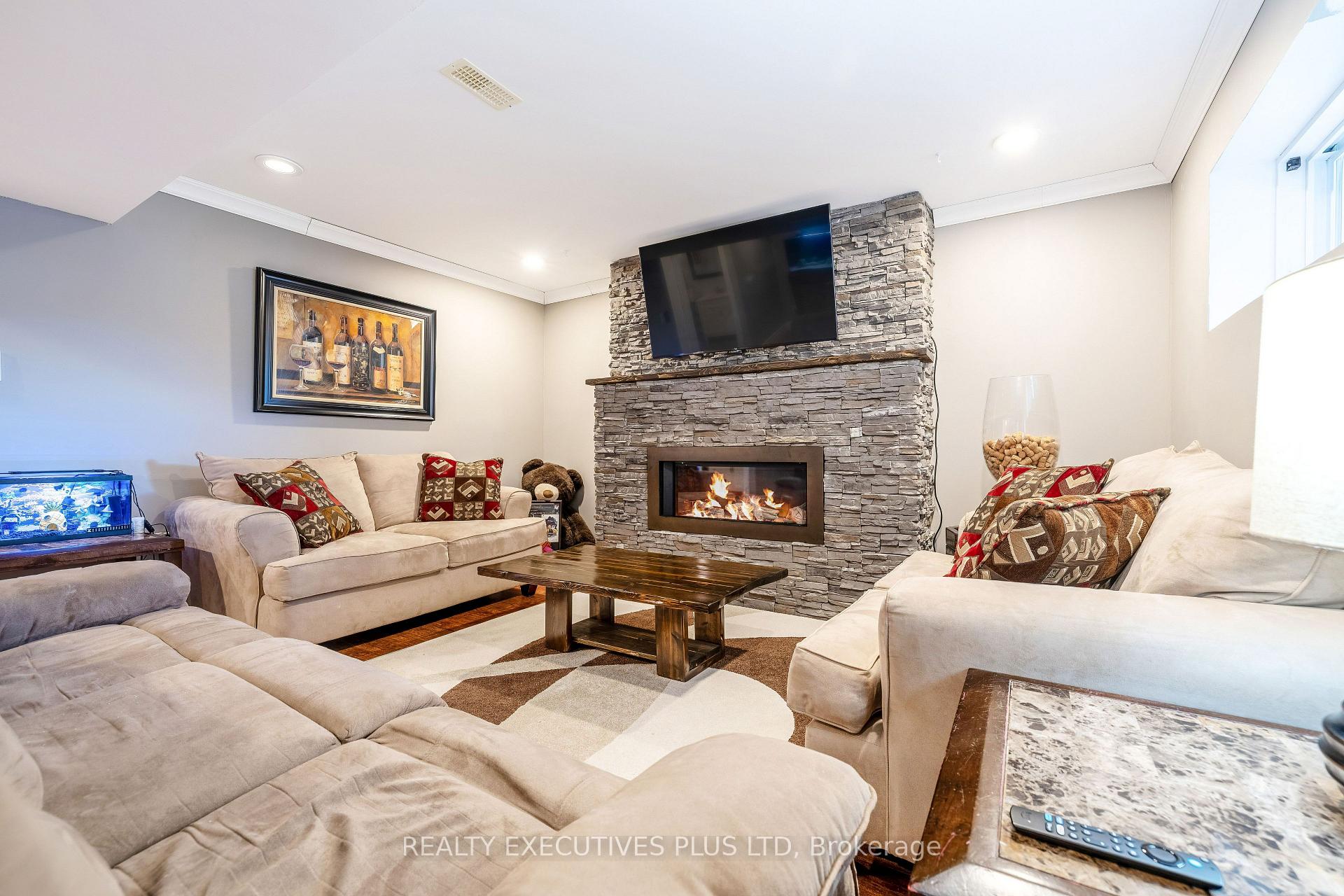 Photo 27 of 56 Dinnick Crescent, Orangeville — HOMEH
