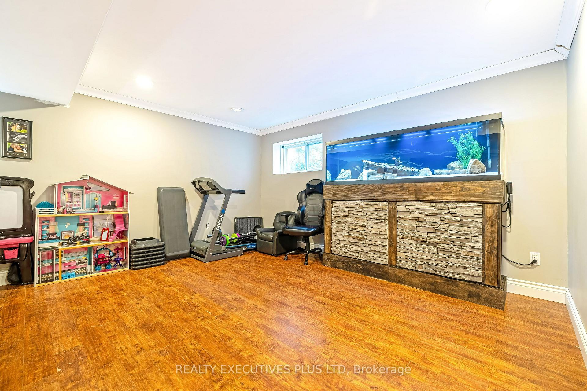 Photo 29 of 56 Dinnick Crescent, Orangeville — HOMEH