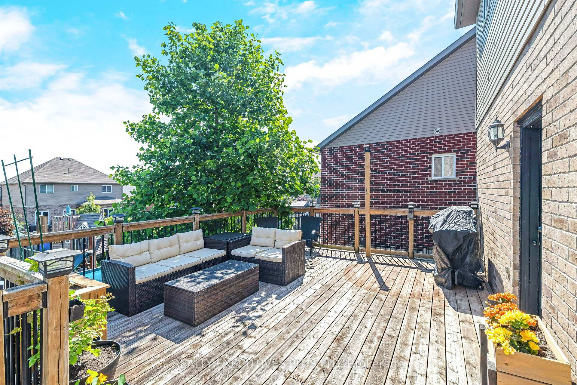 Photo 32 of 56 Dinnick Crescent, Orangeville — HOMEH