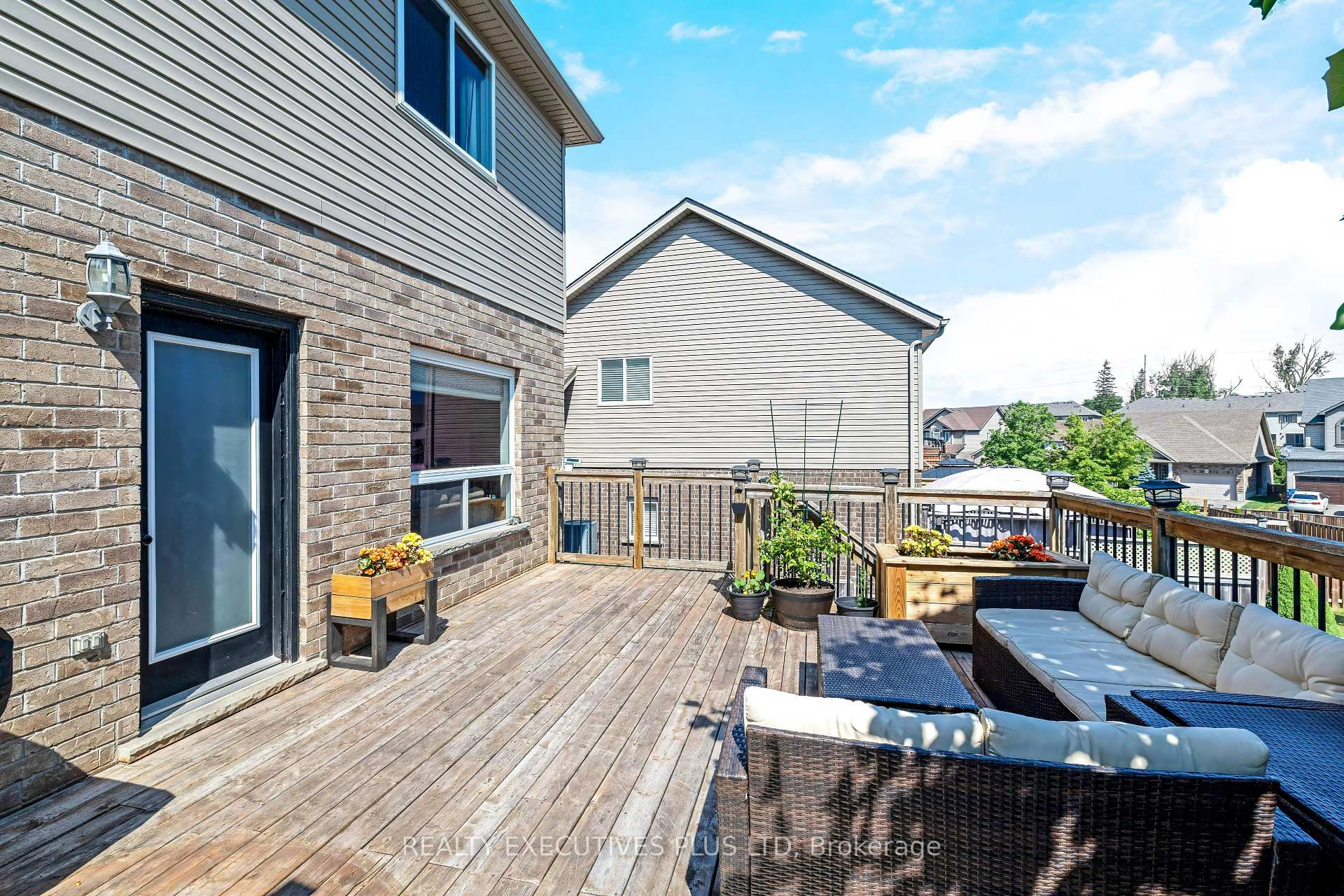 Photo 33 of 56 Dinnick Crescent, Orangeville — HOMEH