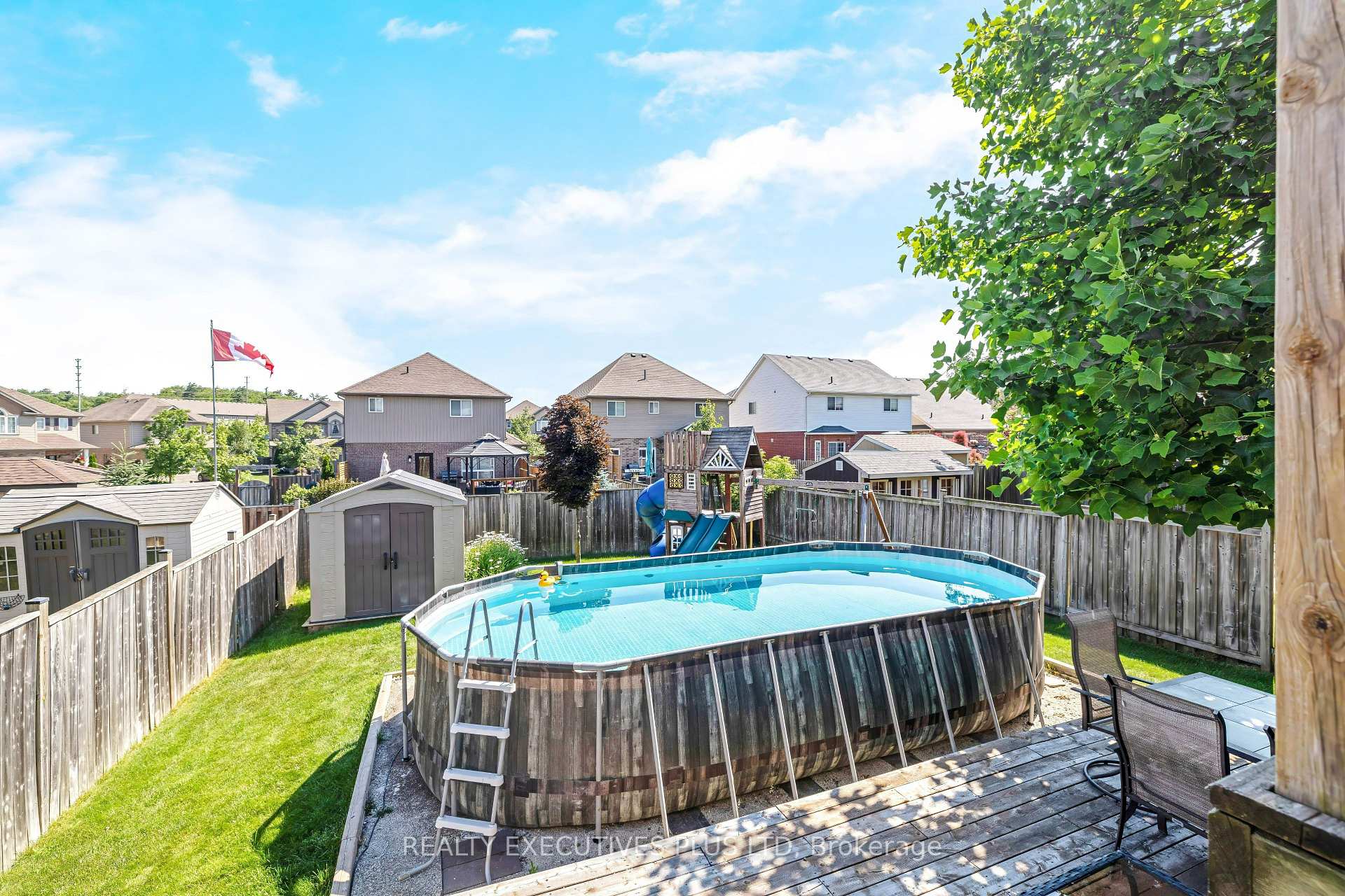 Photo 35 of 56 Dinnick Crescent, Orangeville — HOMEH