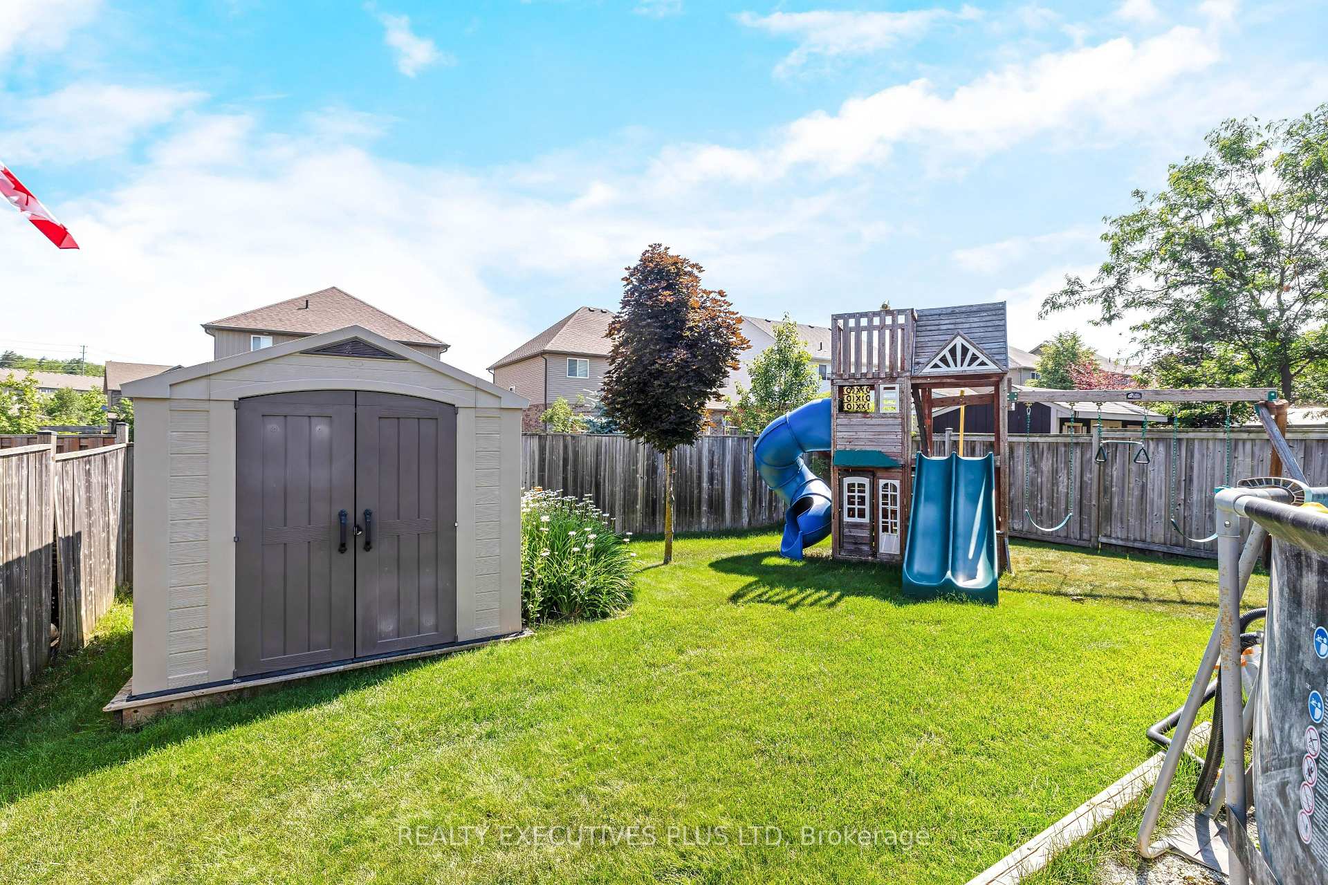 Photo 37 of 56 Dinnick Crescent, Orangeville — HOMEH