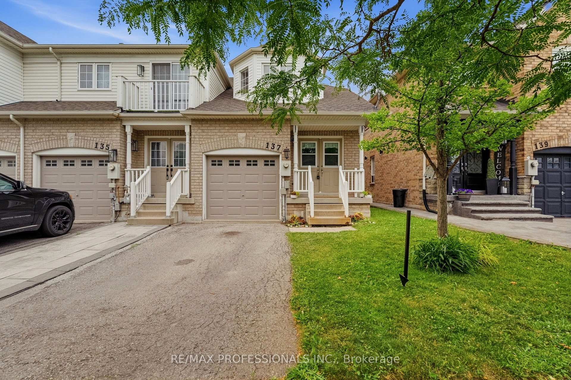 Photo 2 of 137 Dominion Gardens Drive, Halton Hills, Georgetown — HOMEH