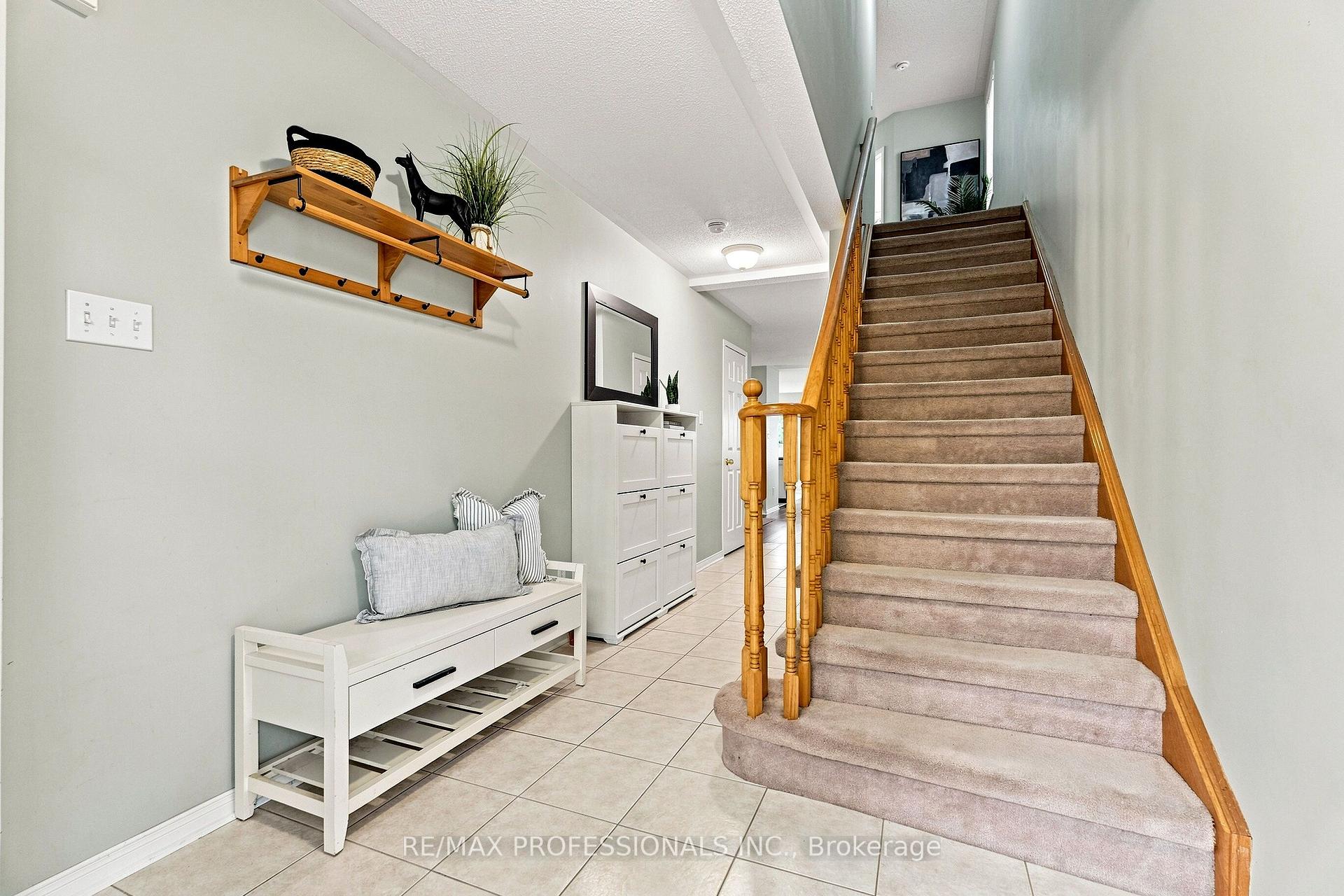 Photo 6 of 137 Dominion Gardens Drive, Halton Hills, Georgetown — HOMEH