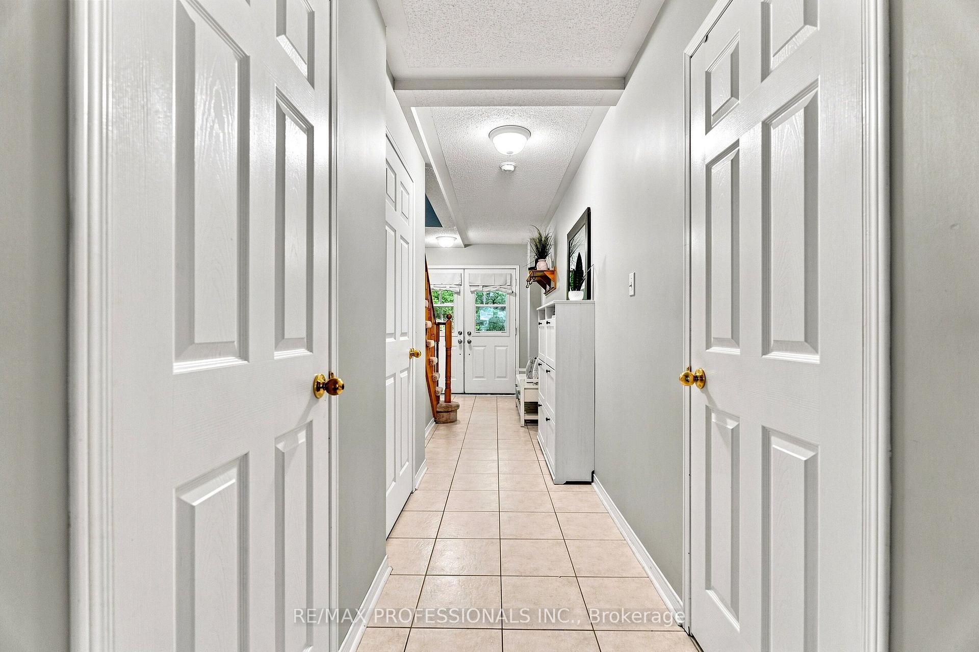 Photo 7 of 137 Dominion Gardens Drive, Halton Hills, Georgetown — HOMEH