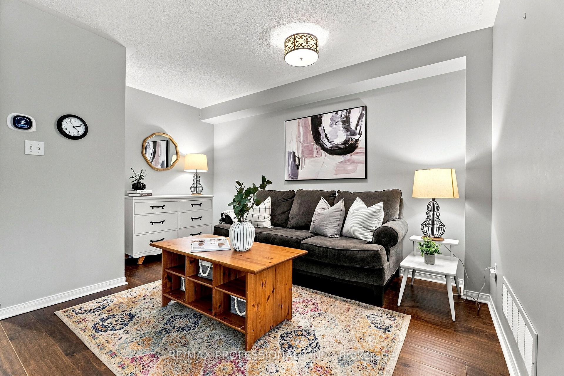 Photo 8 of 137 Dominion Gardens Drive, Halton Hills, Georgetown — HOMEH