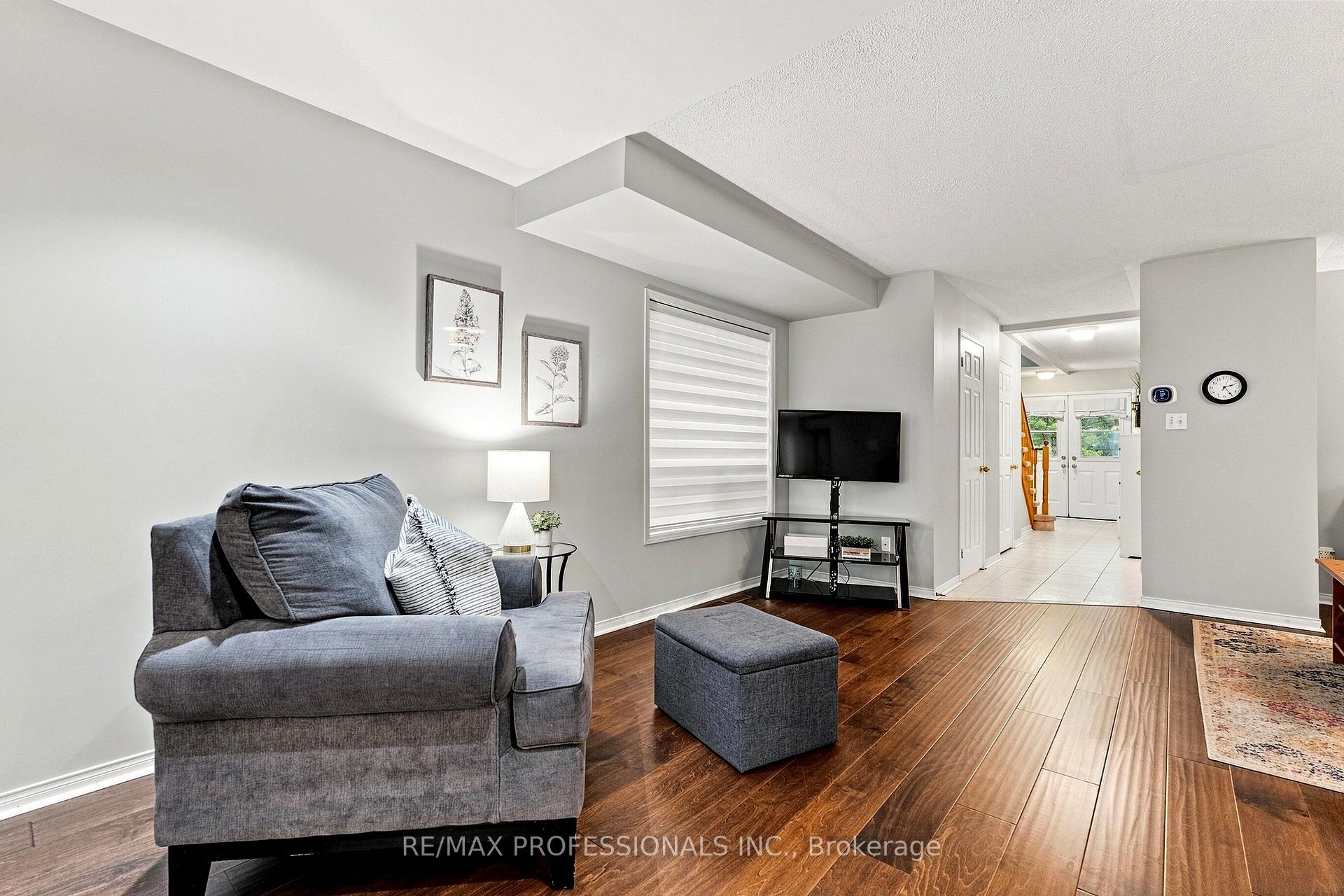 Photo 10 of 137 Dominion Gardens Drive, Halton Hills, Georgetown — HOMEH