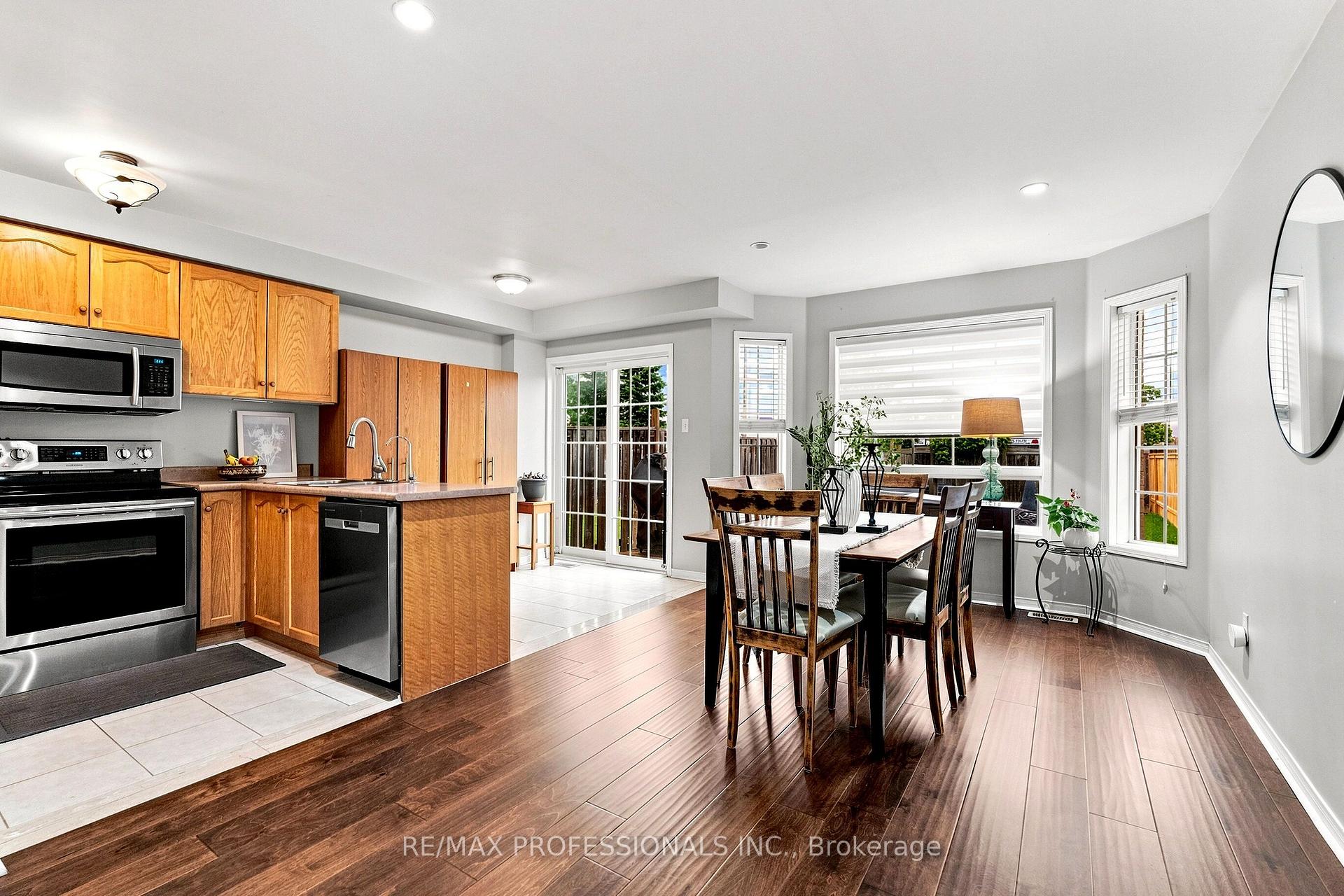 Photo 12 of 137 Dominion Gardens Drive, Halton Hills, Georgetown — HOMEH