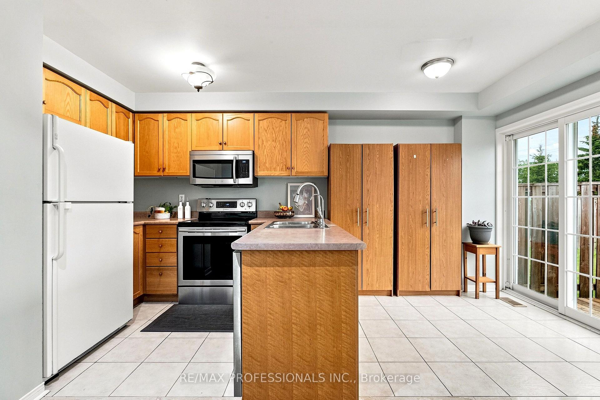 Photo 13 of 137 Dominion Gardens Drive, Halton Hills, Georgetown — HOMEH