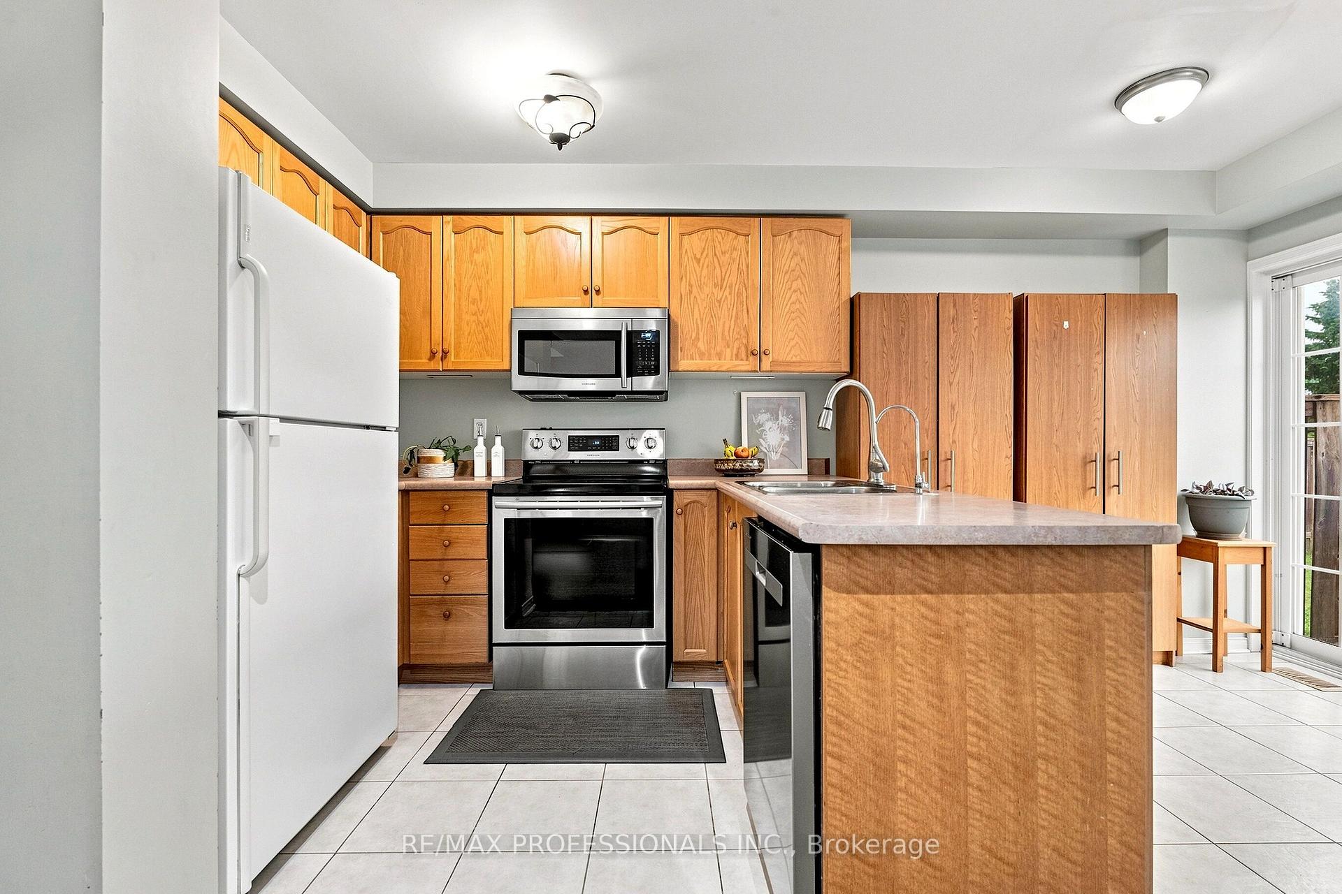 Photo 14 of 137 Dominion Gardens Drive, Halton Hills, Georgetown — HOMEH