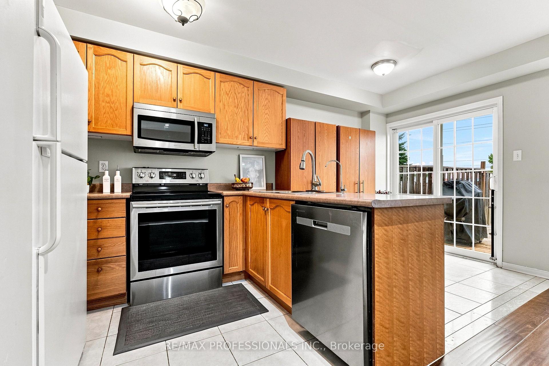 Photo 15 of 137 Dominion Gardens Drive, Halton Hills, Georgetown — HOMEH