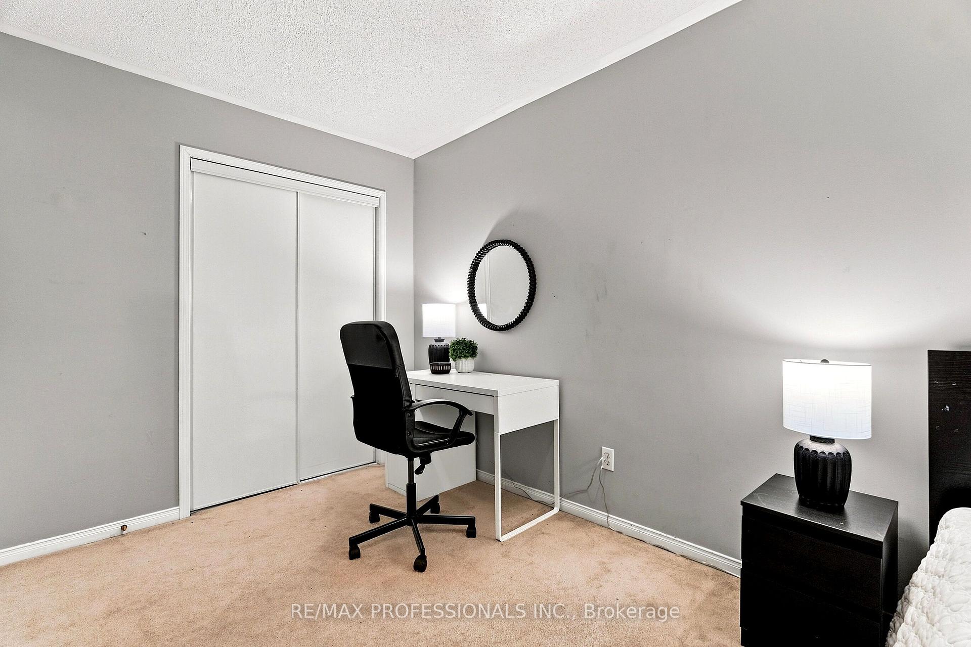 Photo 26 of 137 Dominion Gardens Drive, Halton Hills, Georgetown — HOMEH