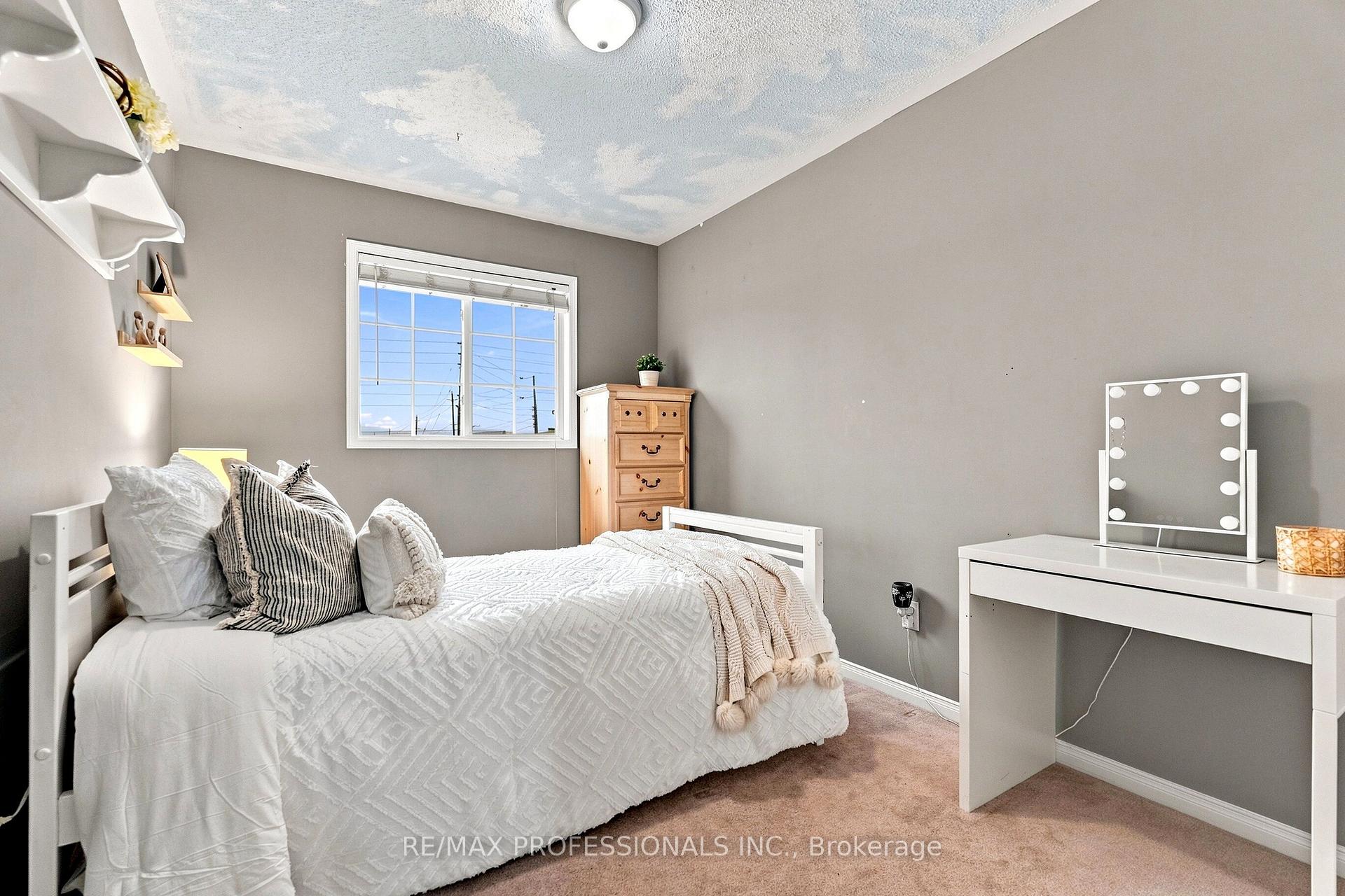 Photo 27 of 137 Dominion Gardens Drive, Halton Hills, Georgetown — HOMEH