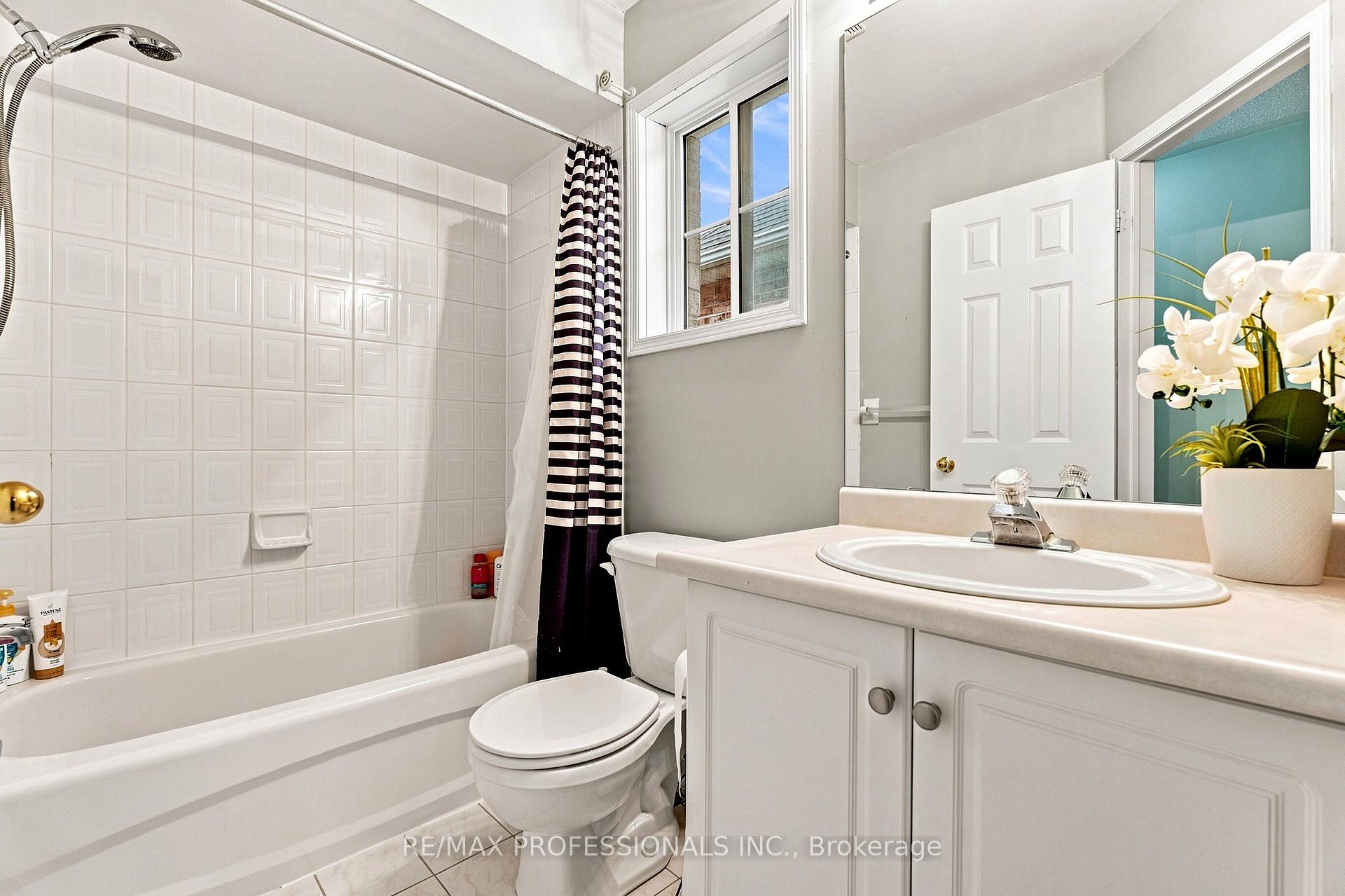 Photo 29 of 137 Dominion Gardens Drive, Halton Hills, Georgetown — HOMEH