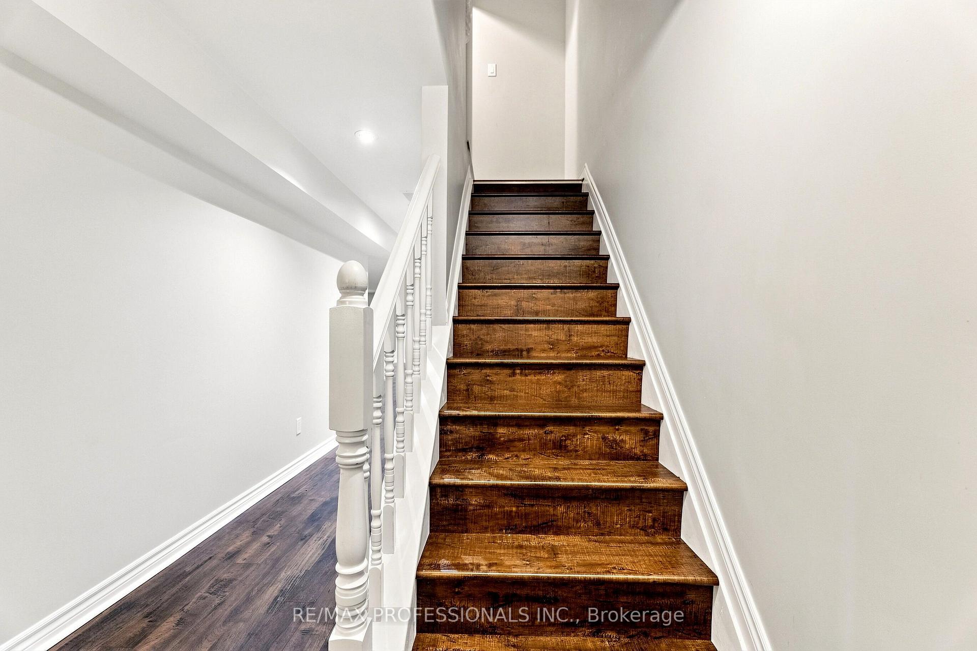 Photo 30 of 137 Dominion Gardens Drive, Halton Hills, Georgetown — HOMEH