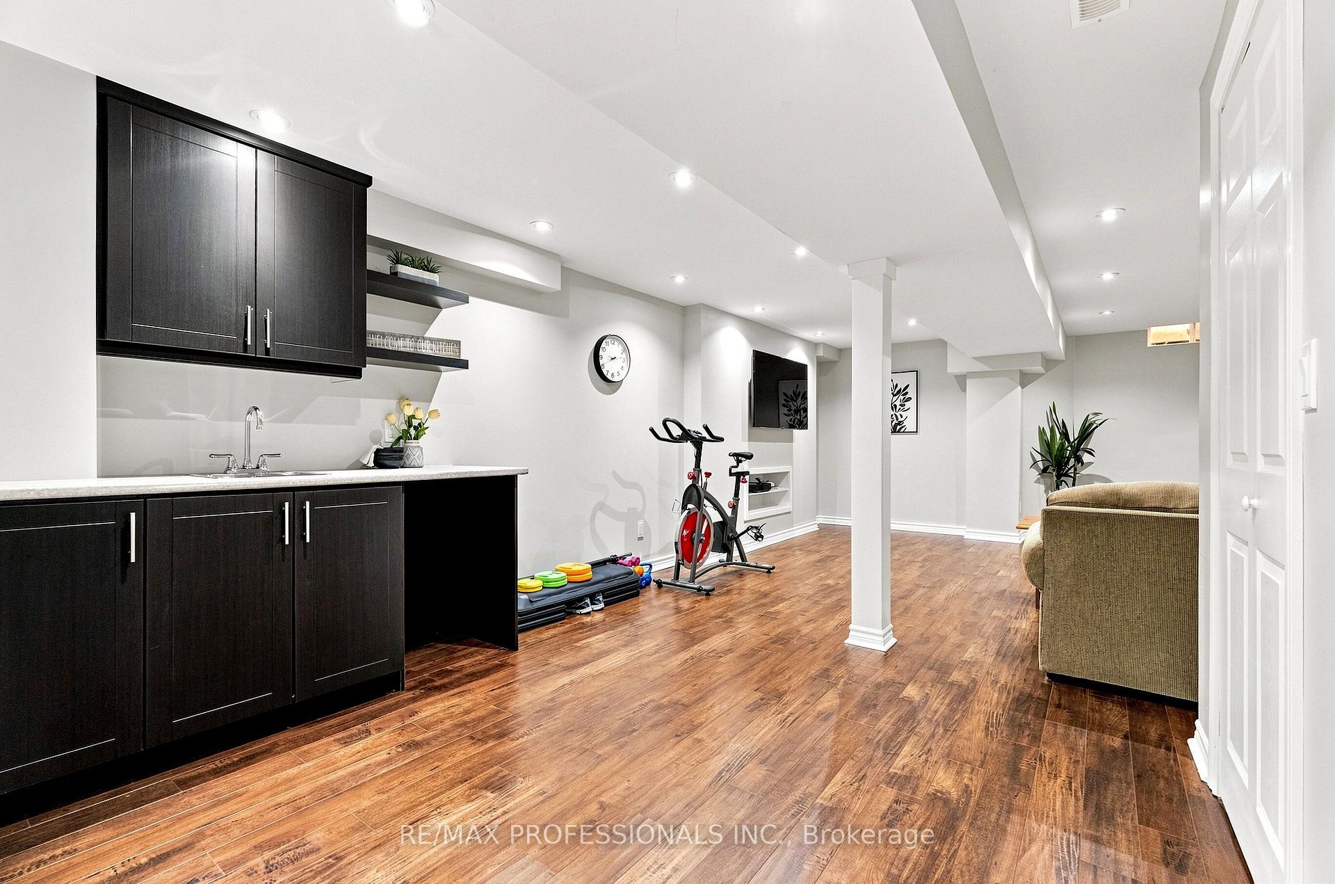 Photo 32 of 137 Dominion Gardens Drive, Halton Hills, Georgetown — HOMEH