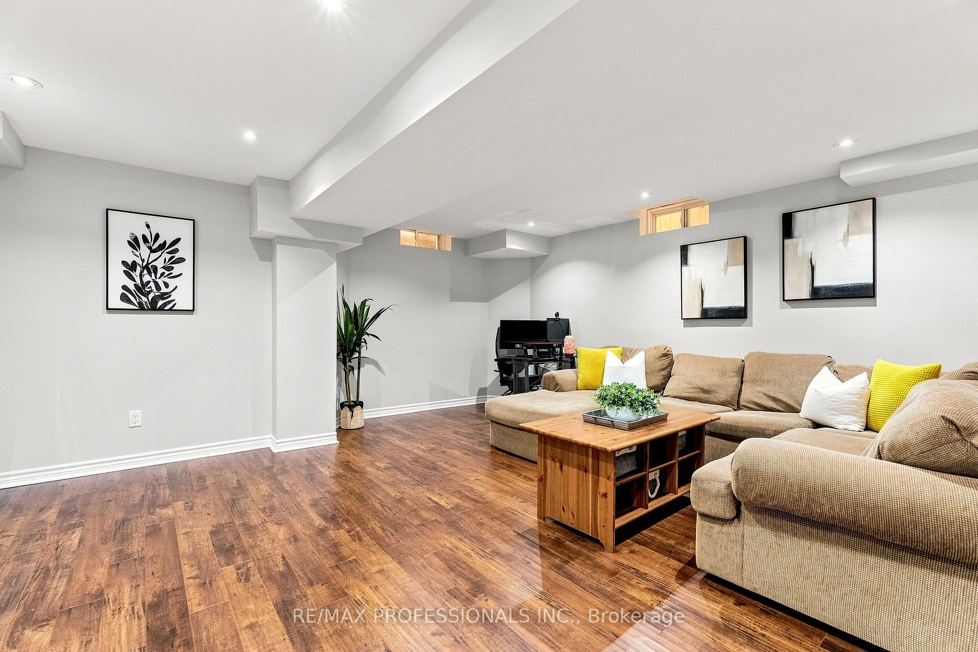 Photo 33 of 137 Dominion Gardens Drive, Halton Hills, Georgetown — HOMEH