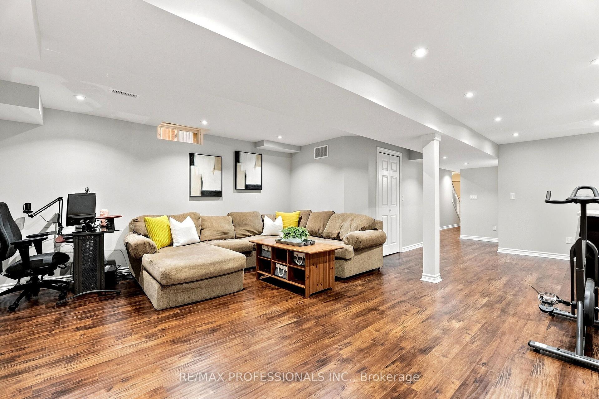 Photo 34 of 137 Dominion Gardens Drive, Halton Hills, Georgetown — HOMEH