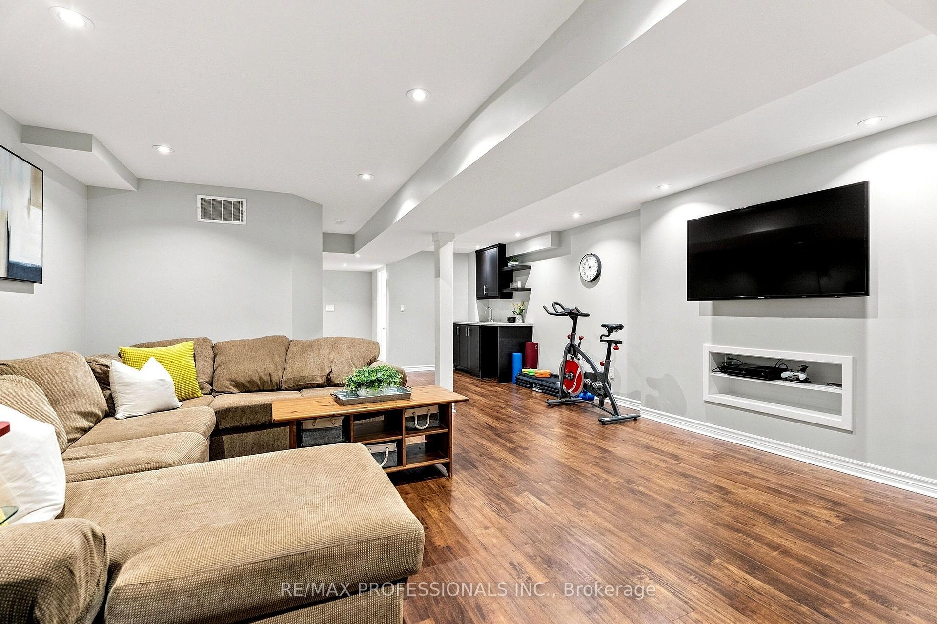 Photo 35 of 137 Dominion Gardens Drive, Halton Hills, Georgetown — HOMEH