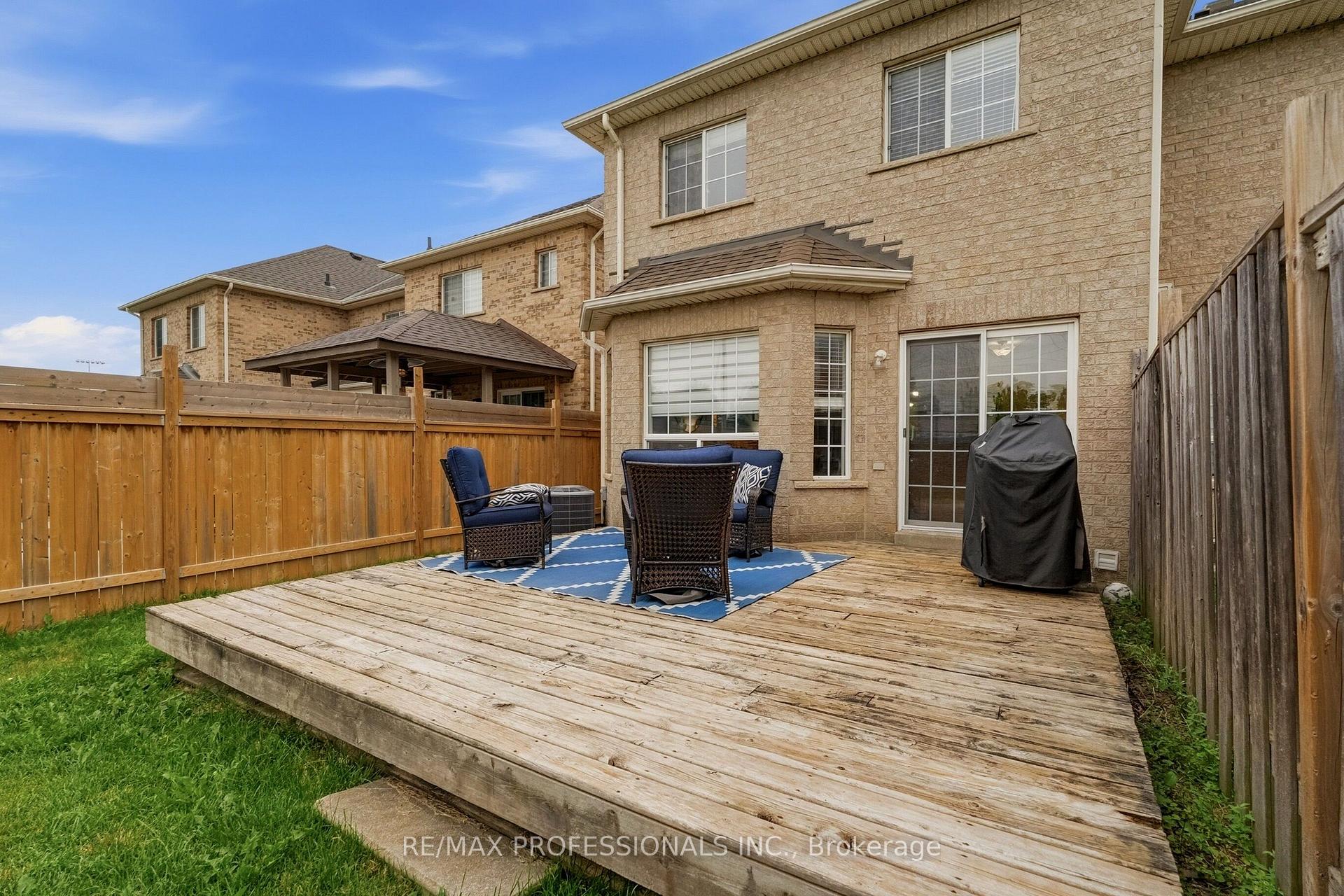 Photo 38 of 137 Dominion Gardens Drive, Halton Hills, Georgetown — HOMEH
