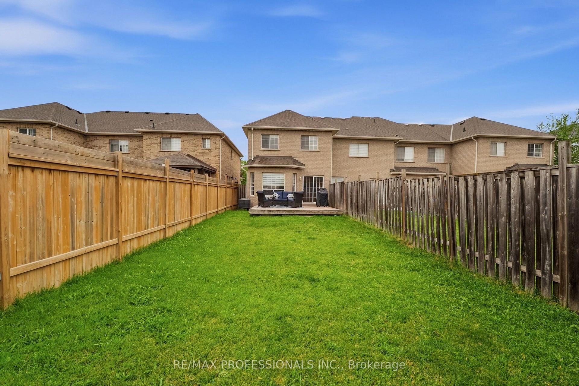 Photo 40 of 137 Dominion Gardens Drive, Halton Hills, Georgetown — HOMEH