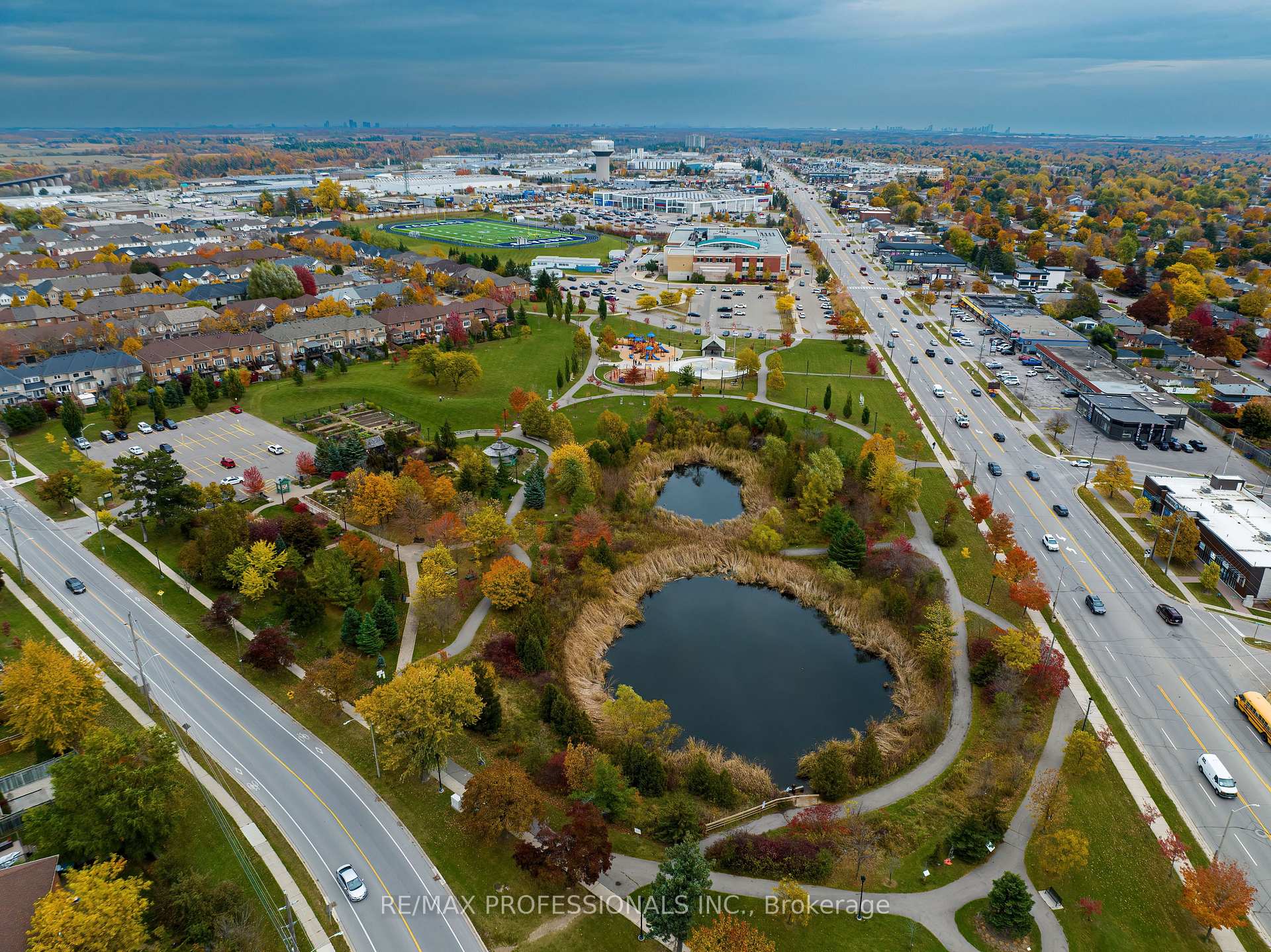 Photo 47 of 137 Dominion Gardens Drive, Halton Hills, Georgetown — HOMEH