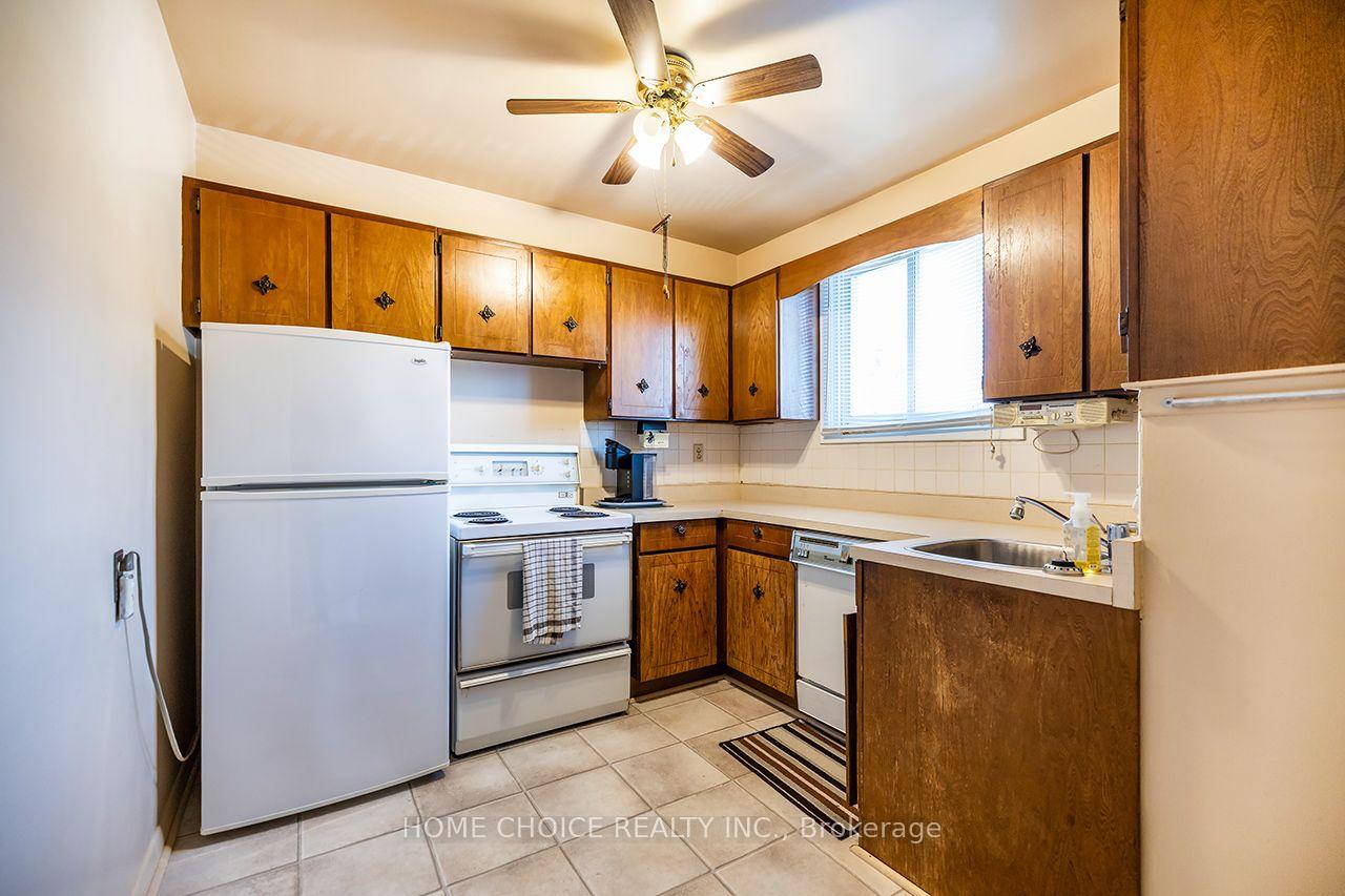 Photo 4 of 341 Rosedale Drive, Whitby, Downtown Whitby — HOMEH