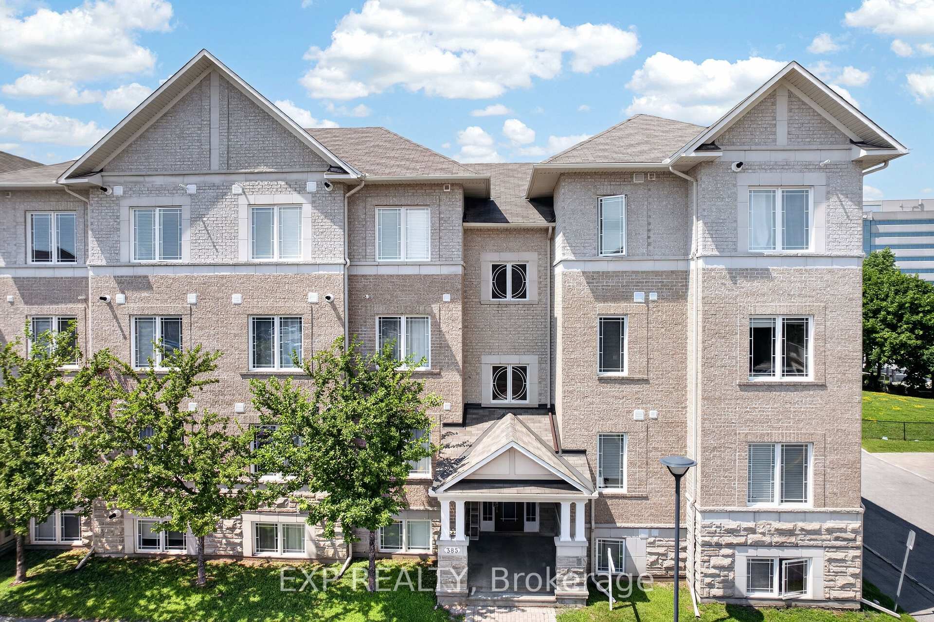 Front of Unit 4, 385 Paseo Private