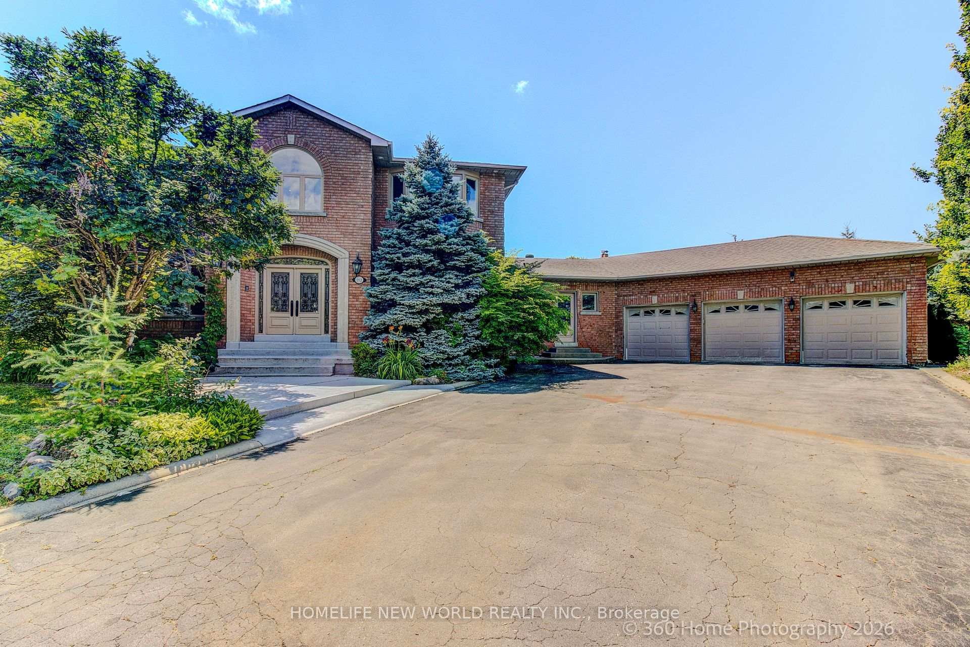 Photo 1 of 212 Burns Boulevard, King, King City — HOMEH
