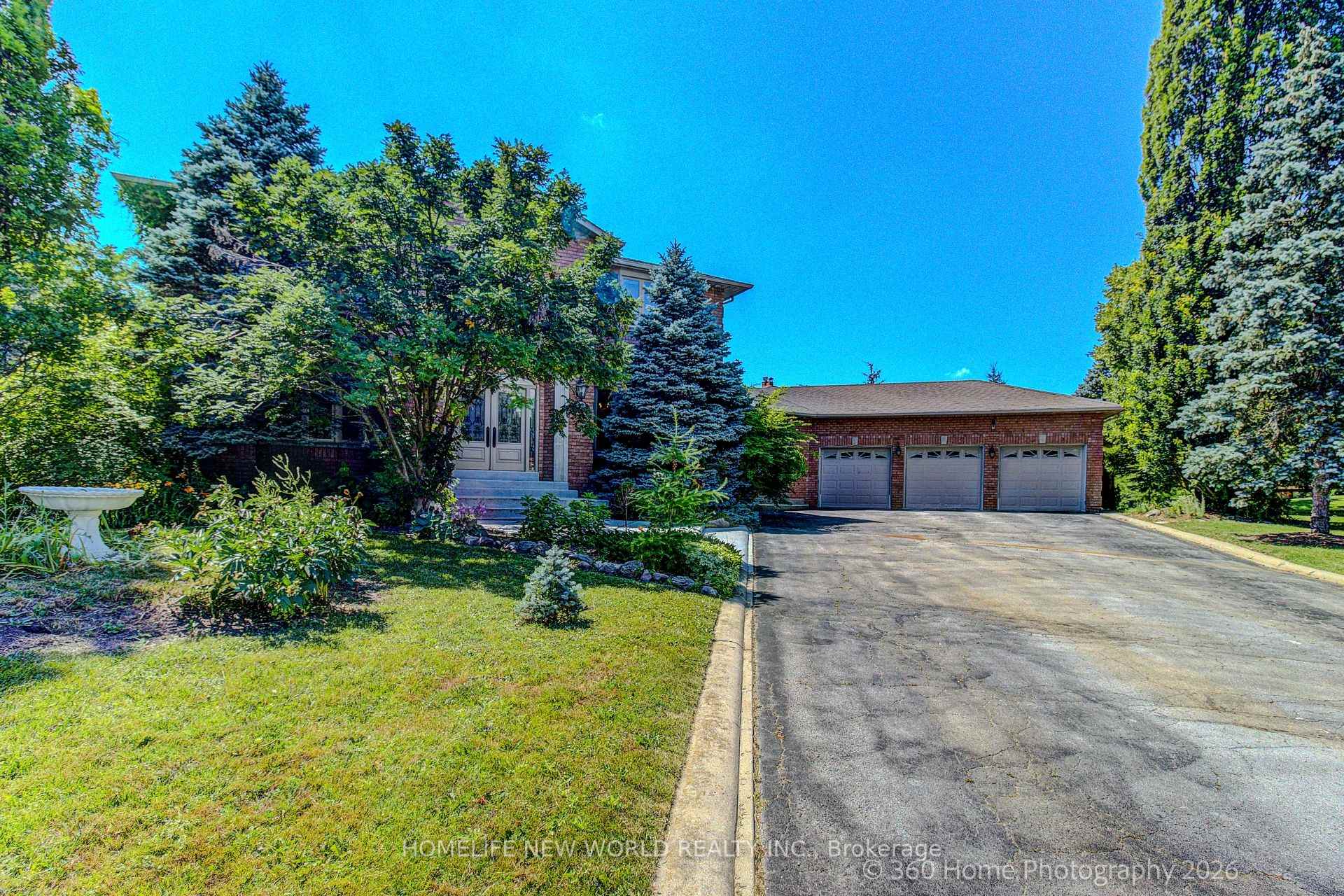 Photo 2 of 212 Burns Boulevard, King, King City — HOMEH