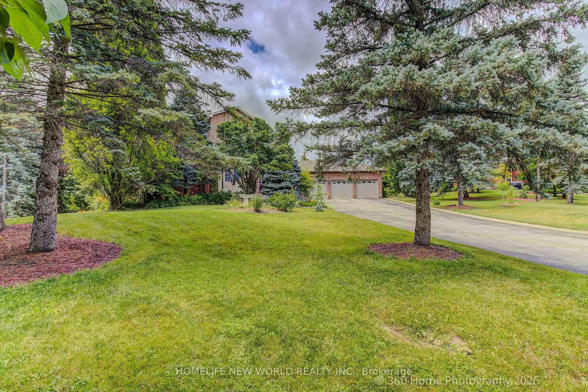 Photo 3 of 212 Burns Boulevard, King, King City — HOMEH