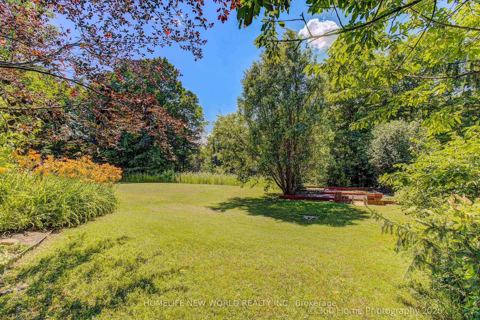 Photo 5 of 212 Burns Boulevard, King, King City — HOMEH