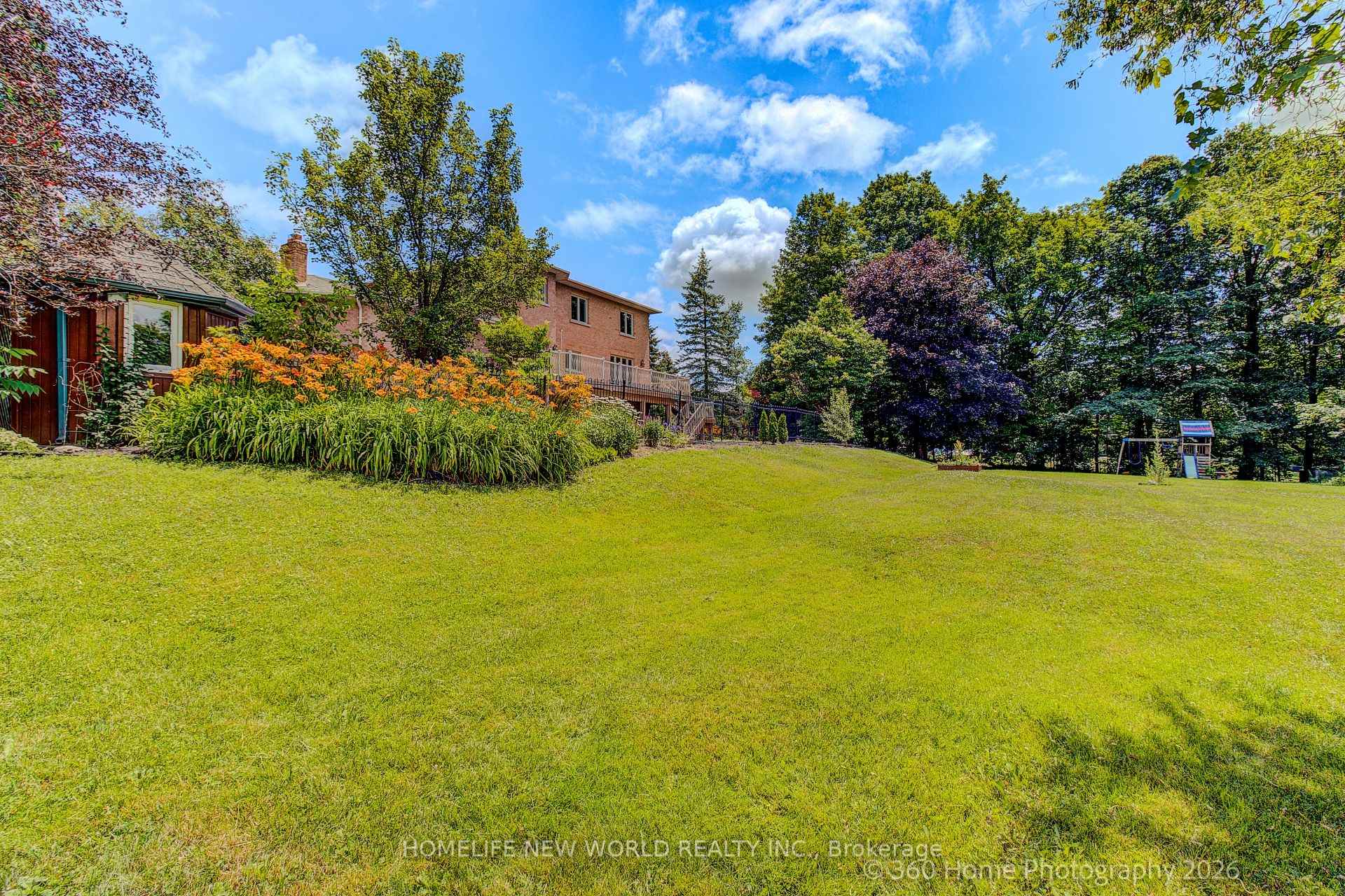 Photo 6 of 212 Burns Boulevard, King, King City — HOMEH