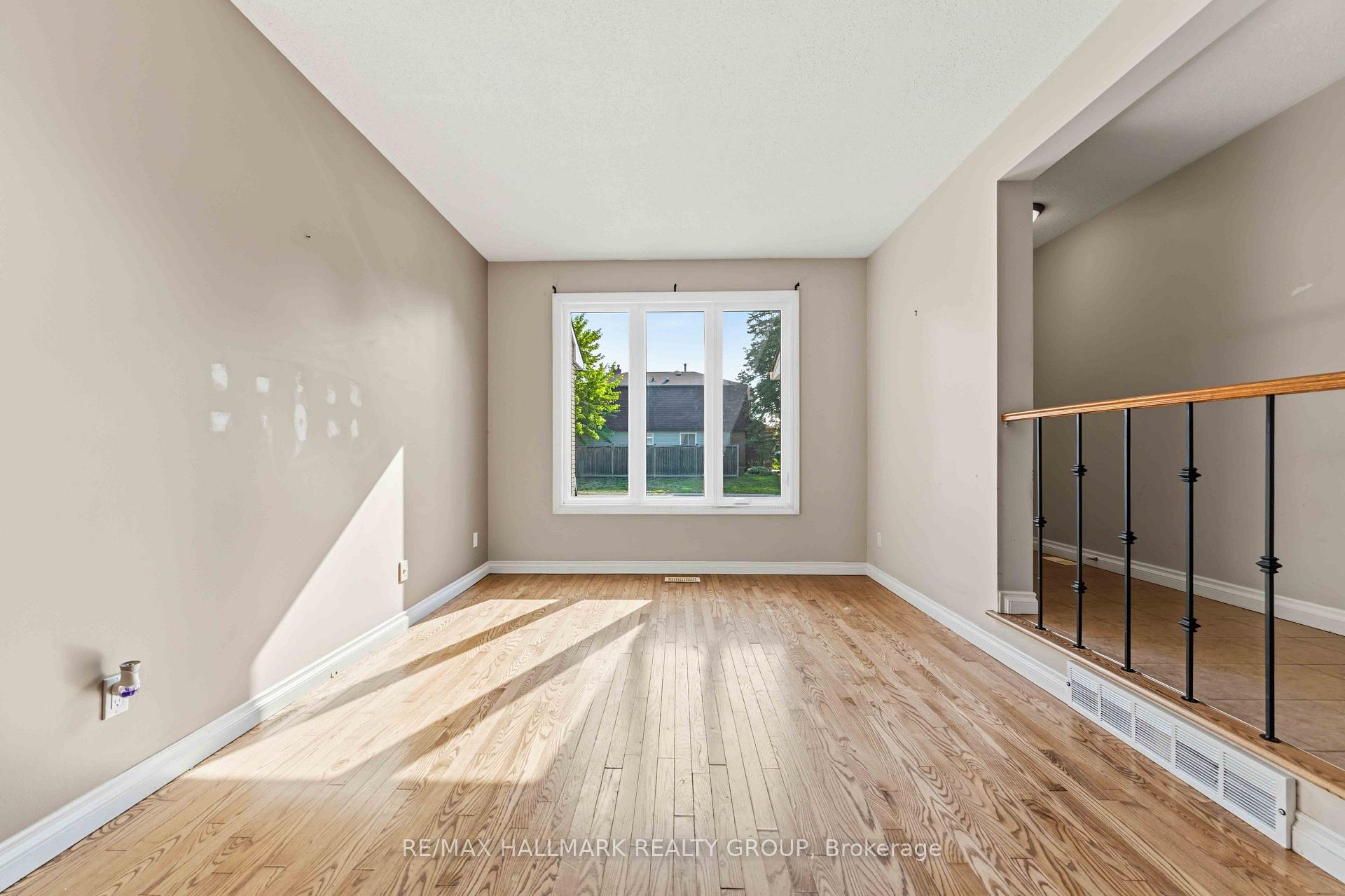 Photo 5 of 1093 St-Emmanuel Terrace, Ottawa, Convent Glen North — HOMEH