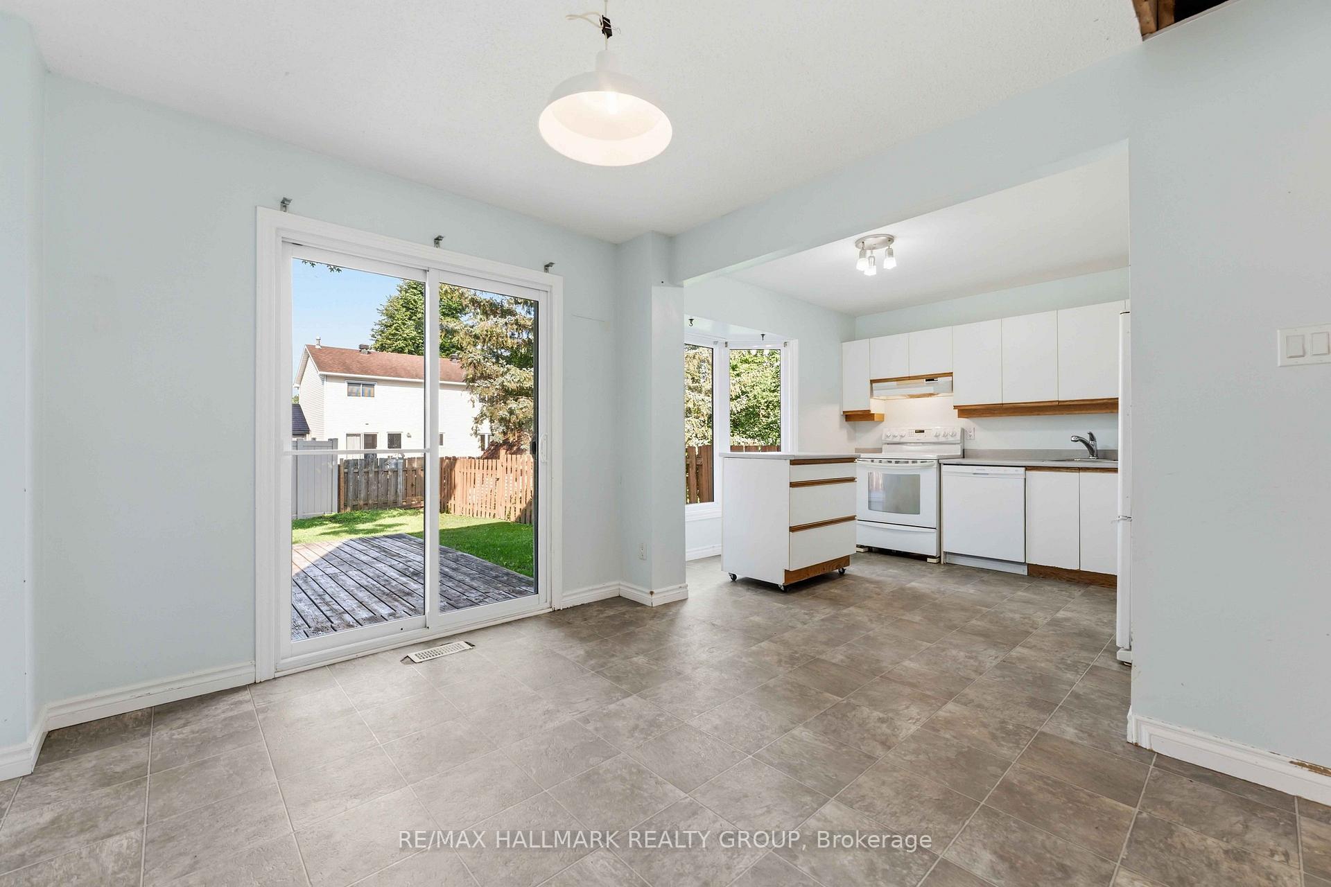 Photo 6 of 1093 St-Emmanuel Terrace, Ottawa, Convent Glen North — HOMEH