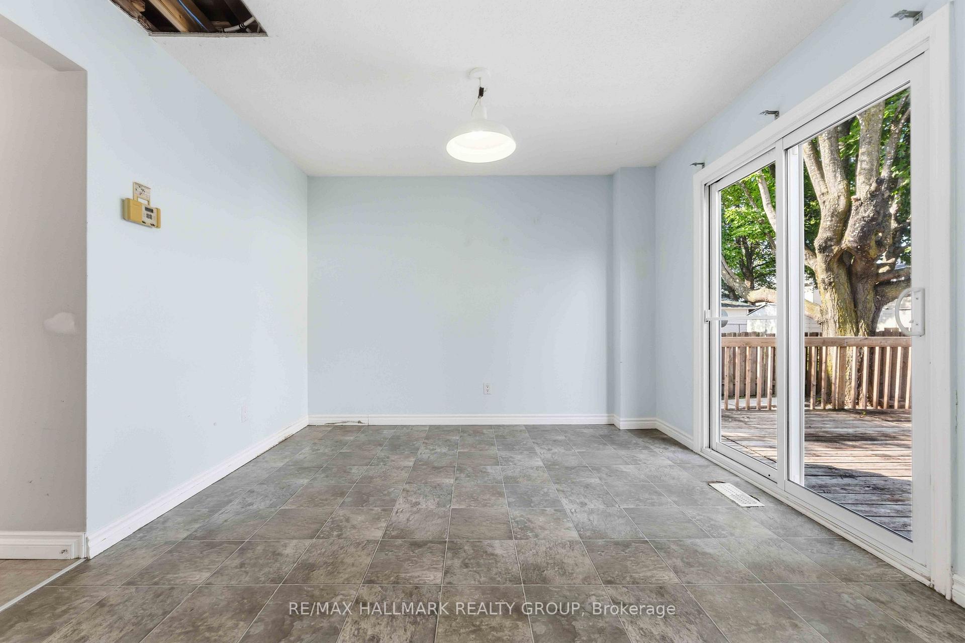 Photo 8 of 1093 St-Emmanuel Terrace, Ottawa, Convent Glen North — HOMEH