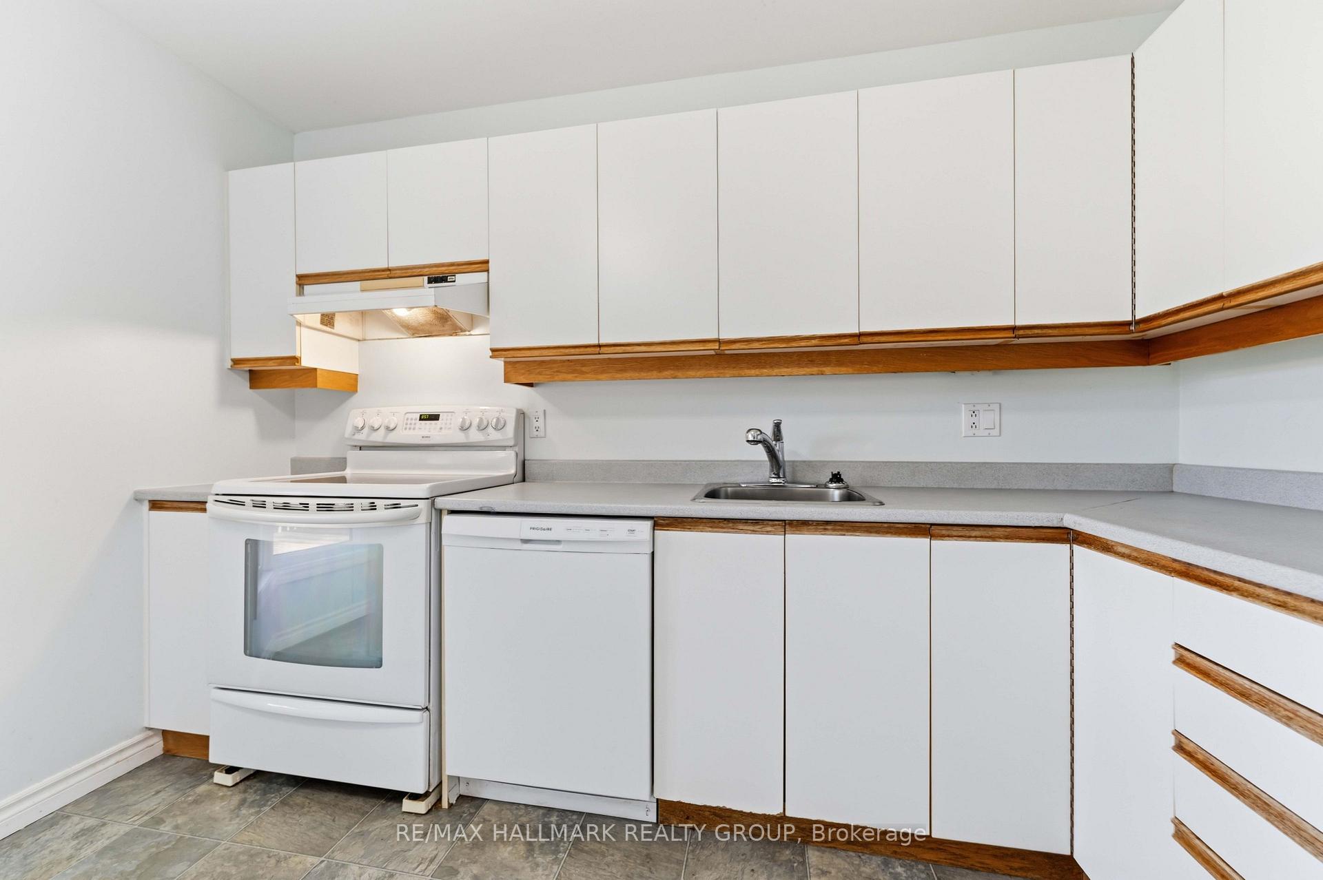 Photo 12 of 1093 St-Emmanuel Terrace, Ottawa, Convent Glen North — HOMEH