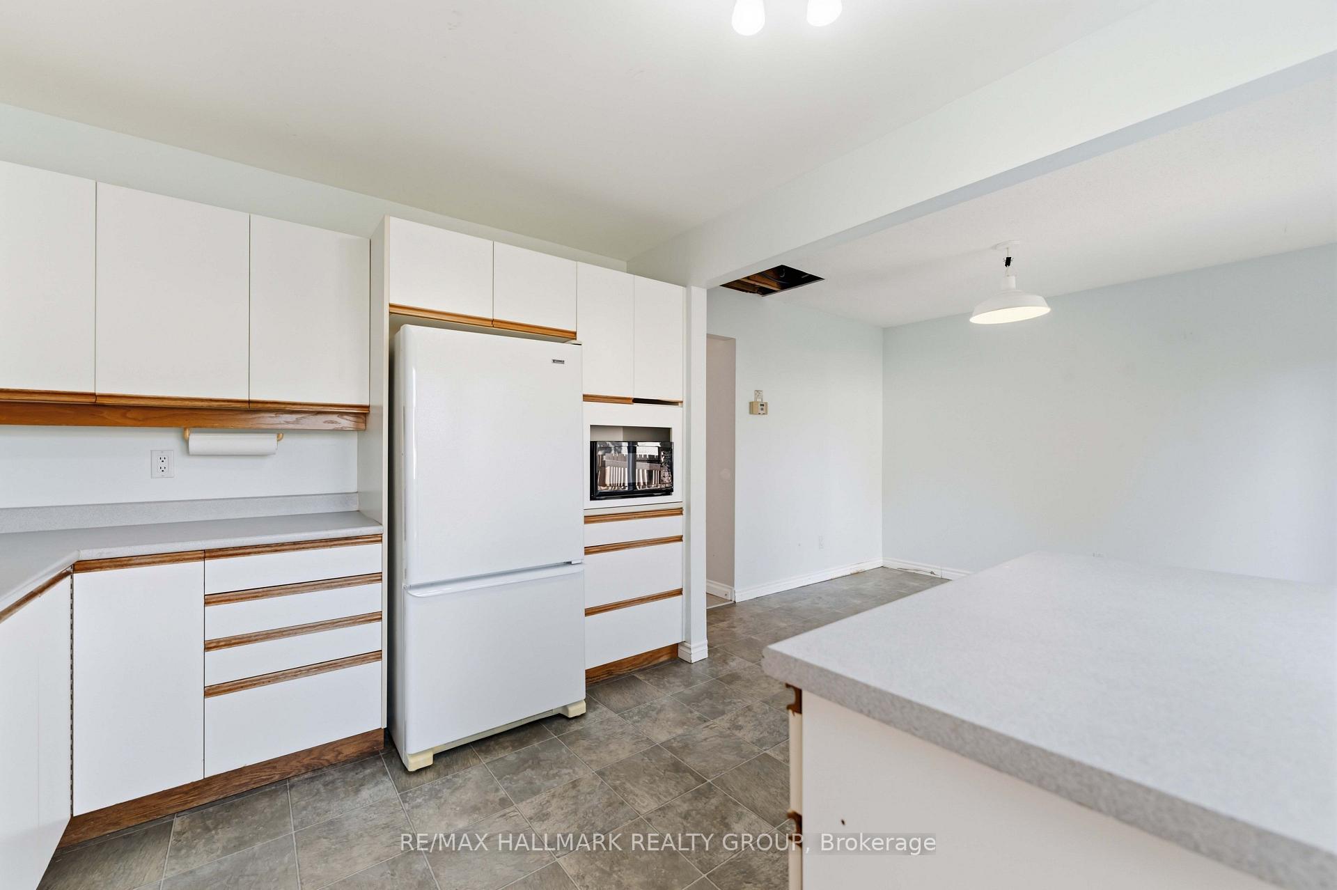 Photo 13 of 1093 St-Emmanuel Terrace, Ottawa, Convent Glen North — HOMEH