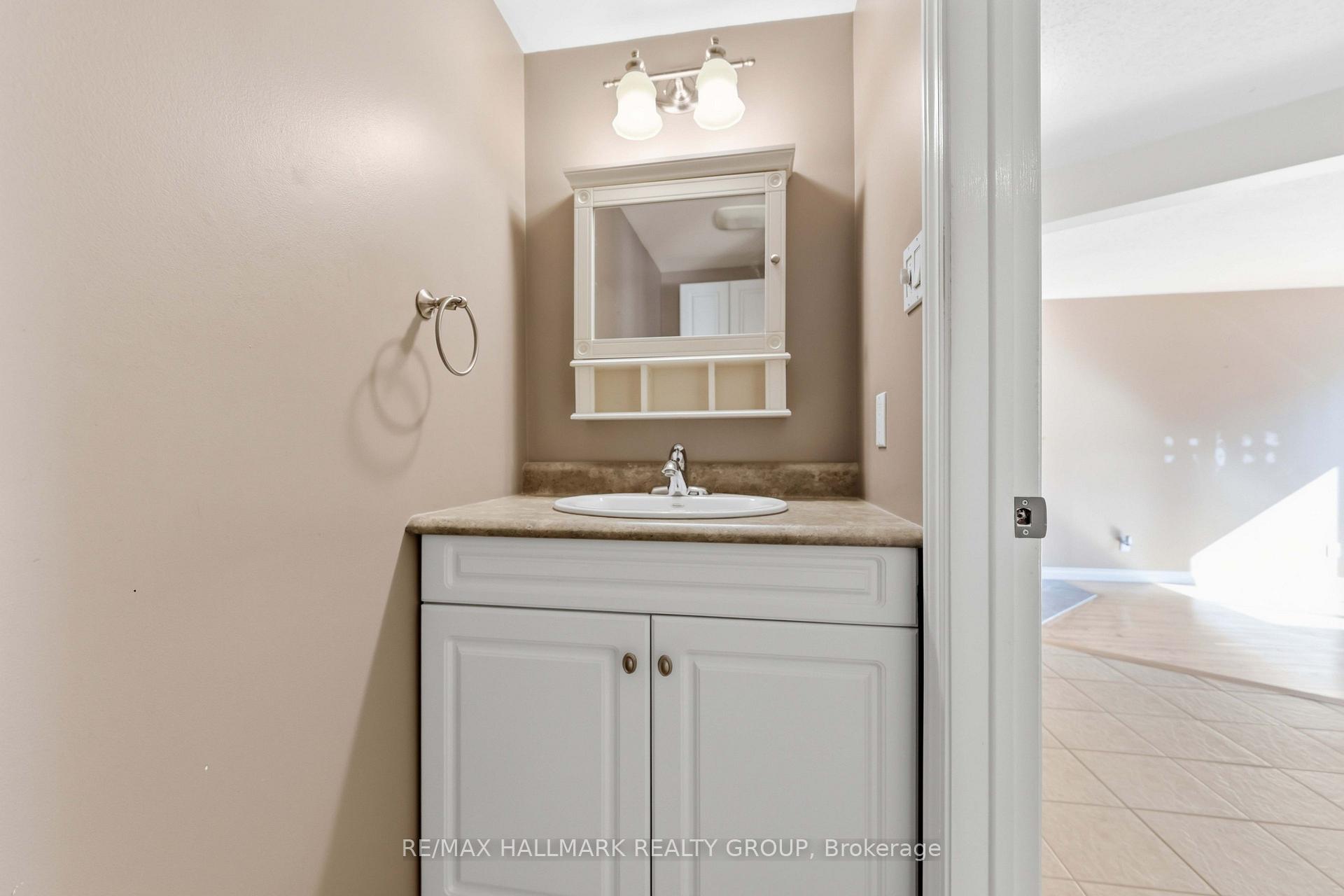 Photo 14 of 1093 St-Emmanuel Terrace, Ottawa, Convent Glen North — HOMEH