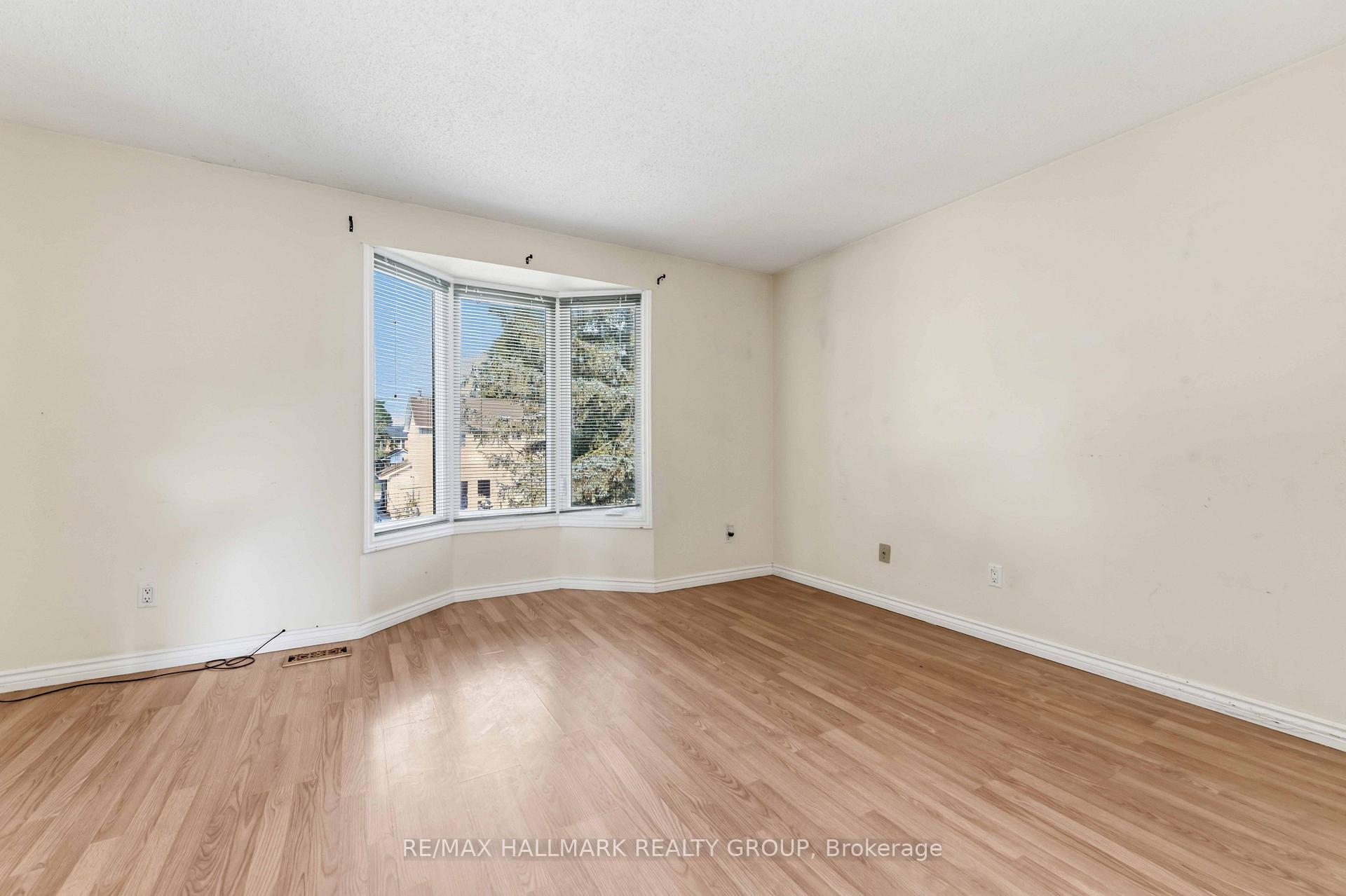 Photo 16 of 1093 St-Emmanuel Terrace, Ottawa, Convent Glen North — HOMEH