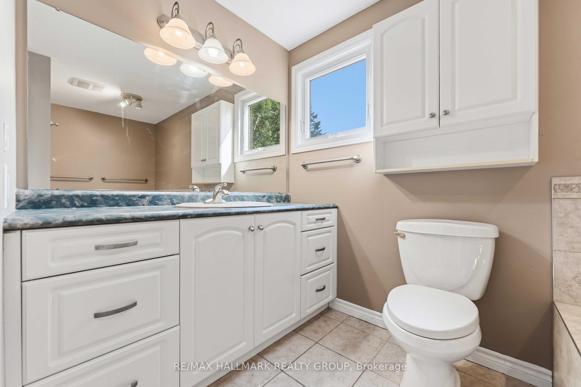 Photo 19 of 1093 St-Emmanuel Terrace, Ottawa, Convent Glen North — HOMEH