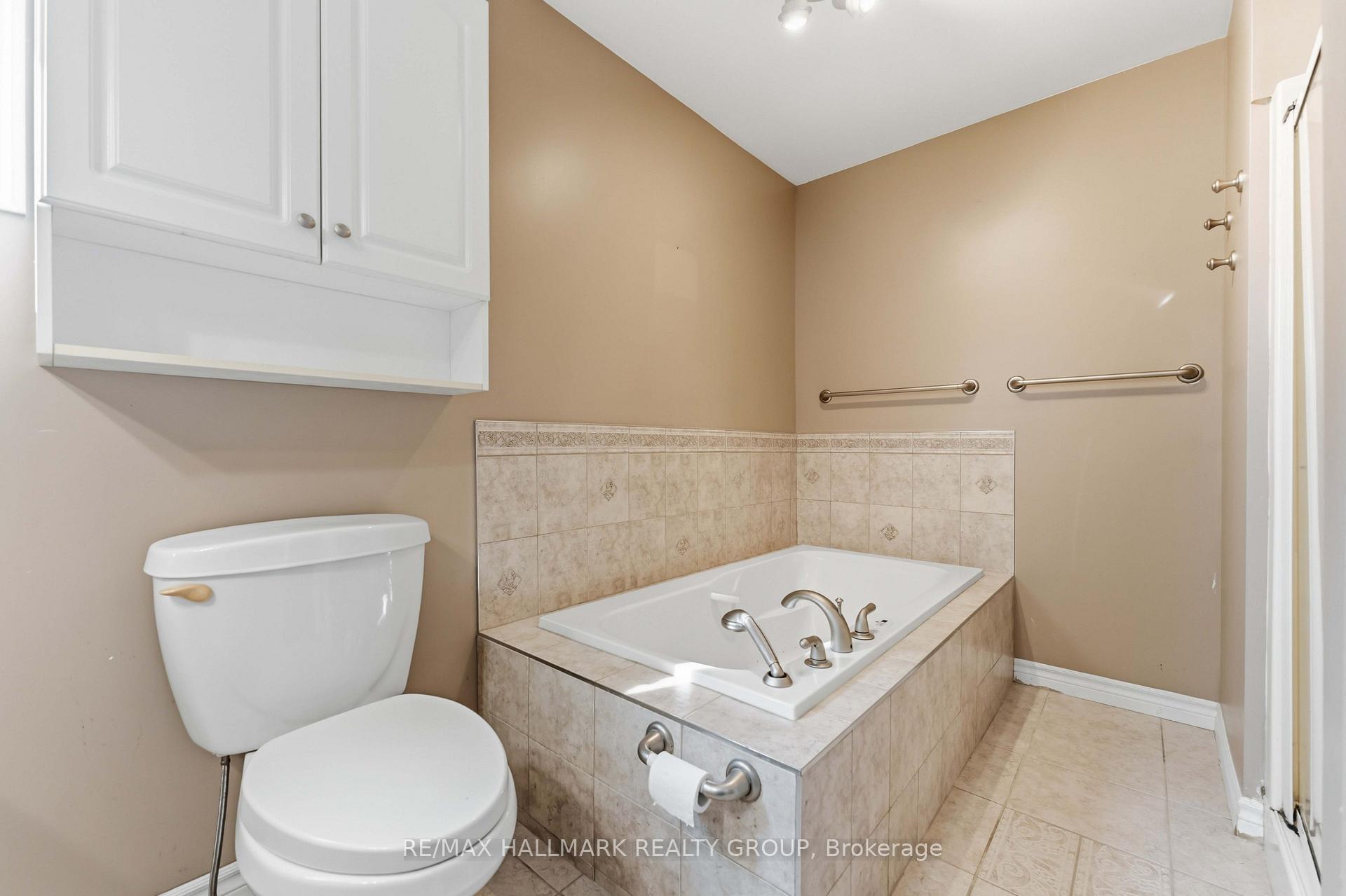Photo 20 of 1093 St-Emmanuel Terrace, Ottawa, Convent Glen North — HOMEH