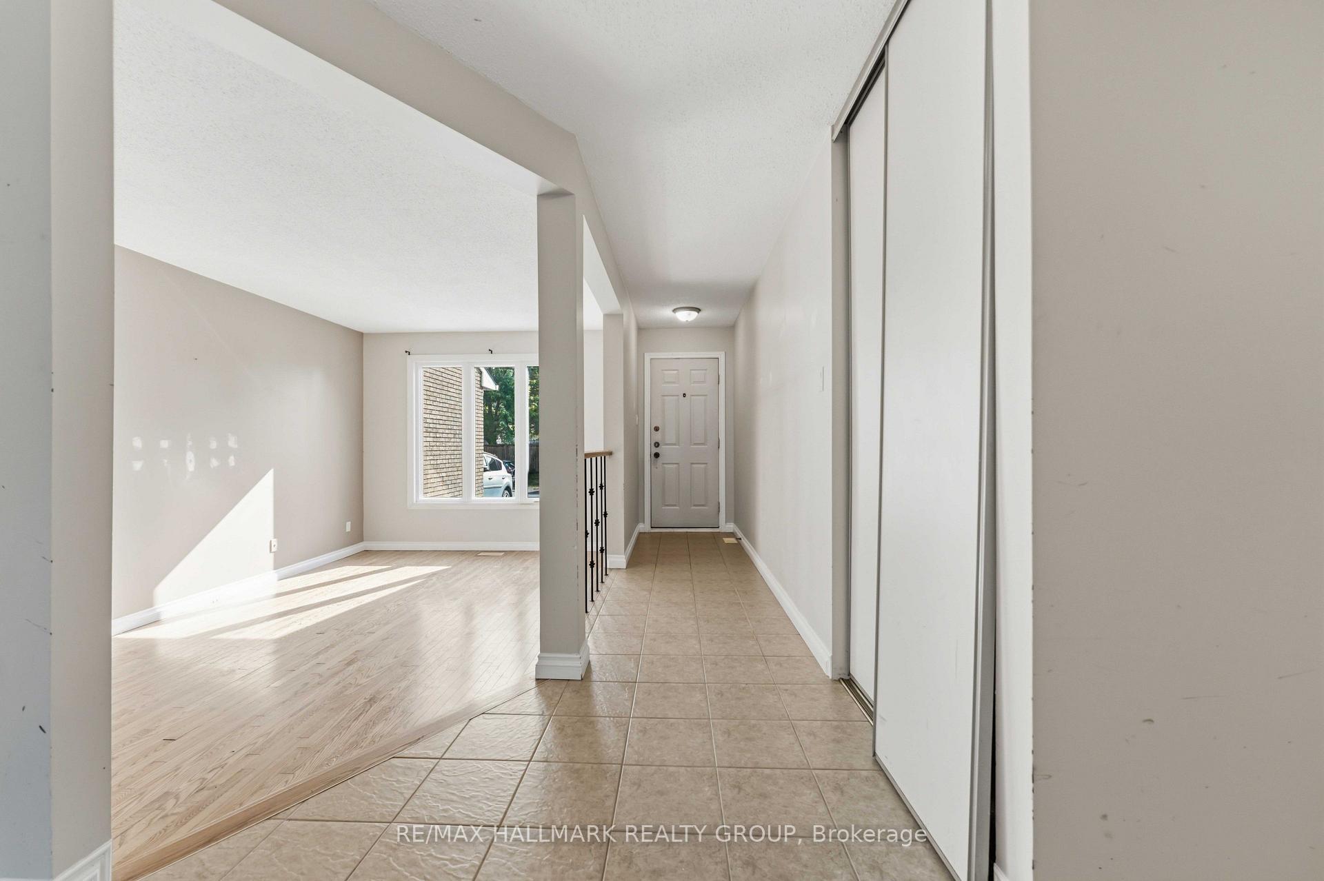 Photo 2 of Unit B, 1506 Beaverpond Drive, Ottawa, Pineview — HOMEH
