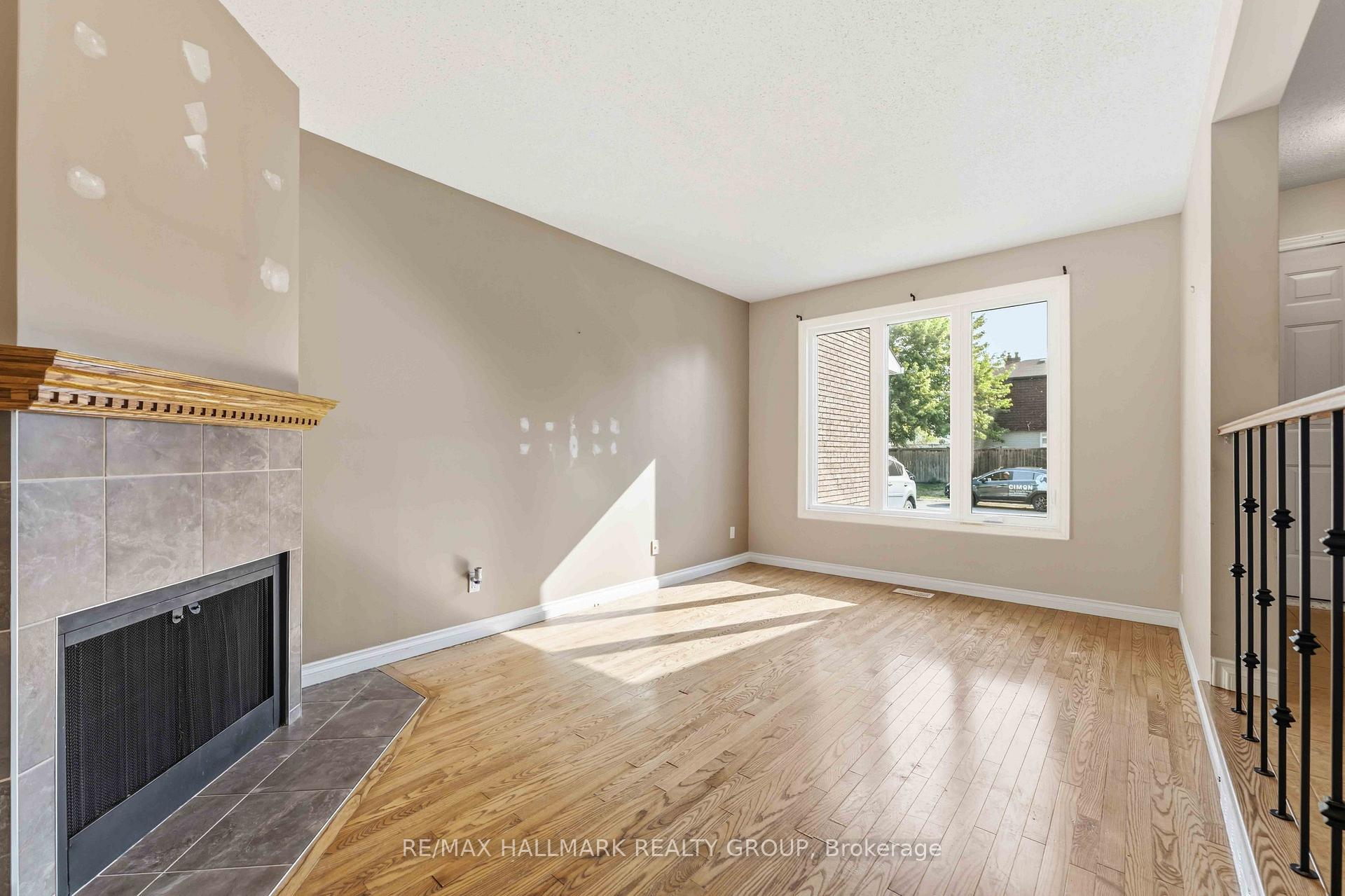 Photo 3 of Unit B, 1506 Beaverpond Drive, Ottawa, Pineview — HOMEH