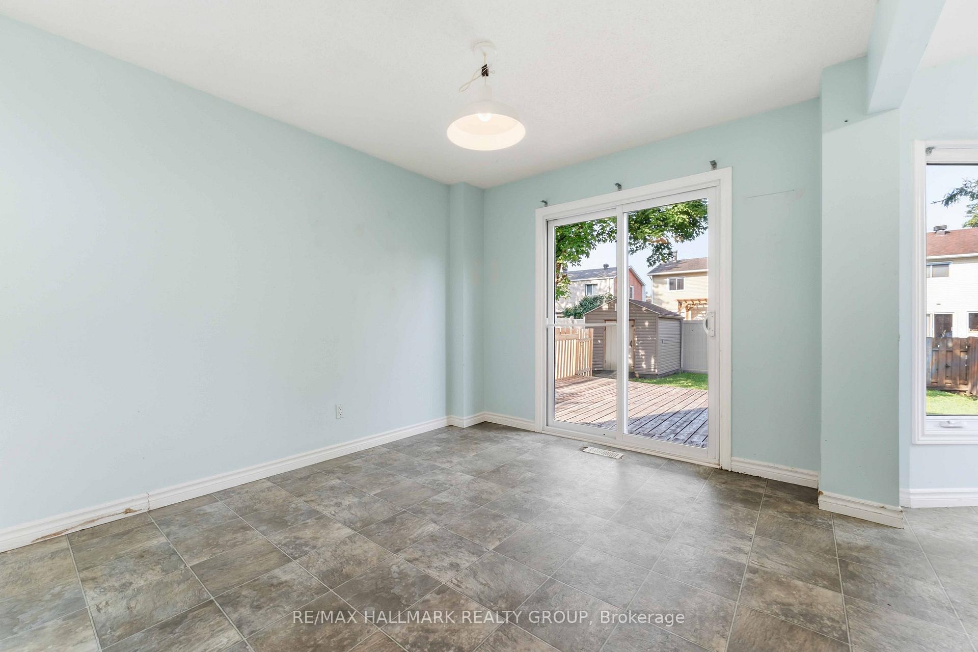 Photo 5 of Unit B, 1506 Beaverpond Drive, Ottawa, Pineview — HOMEH